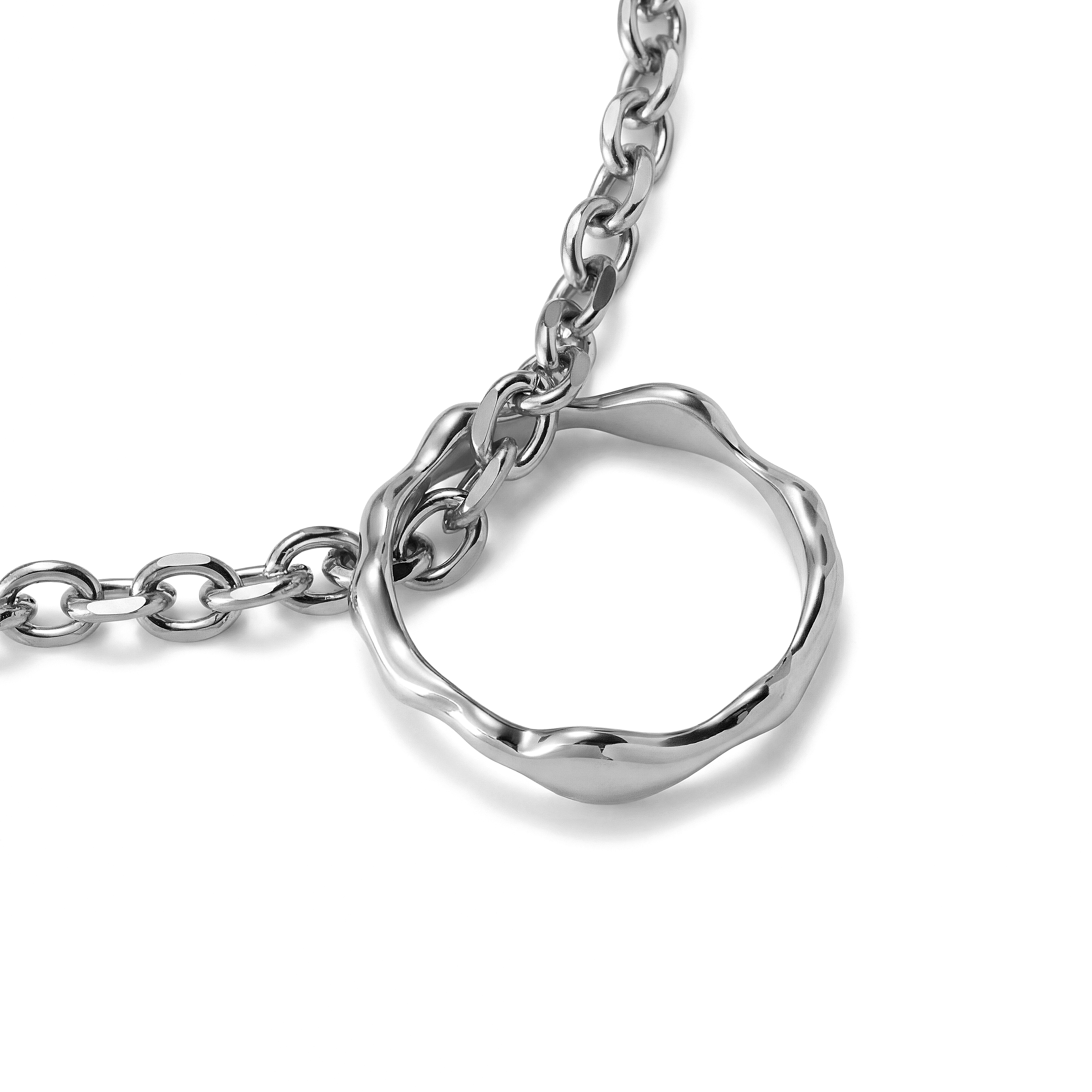 Magma | Verižica iz nerjavečega jekla srebrne barve z valovitim obročkom, širina 4mm
 - 5