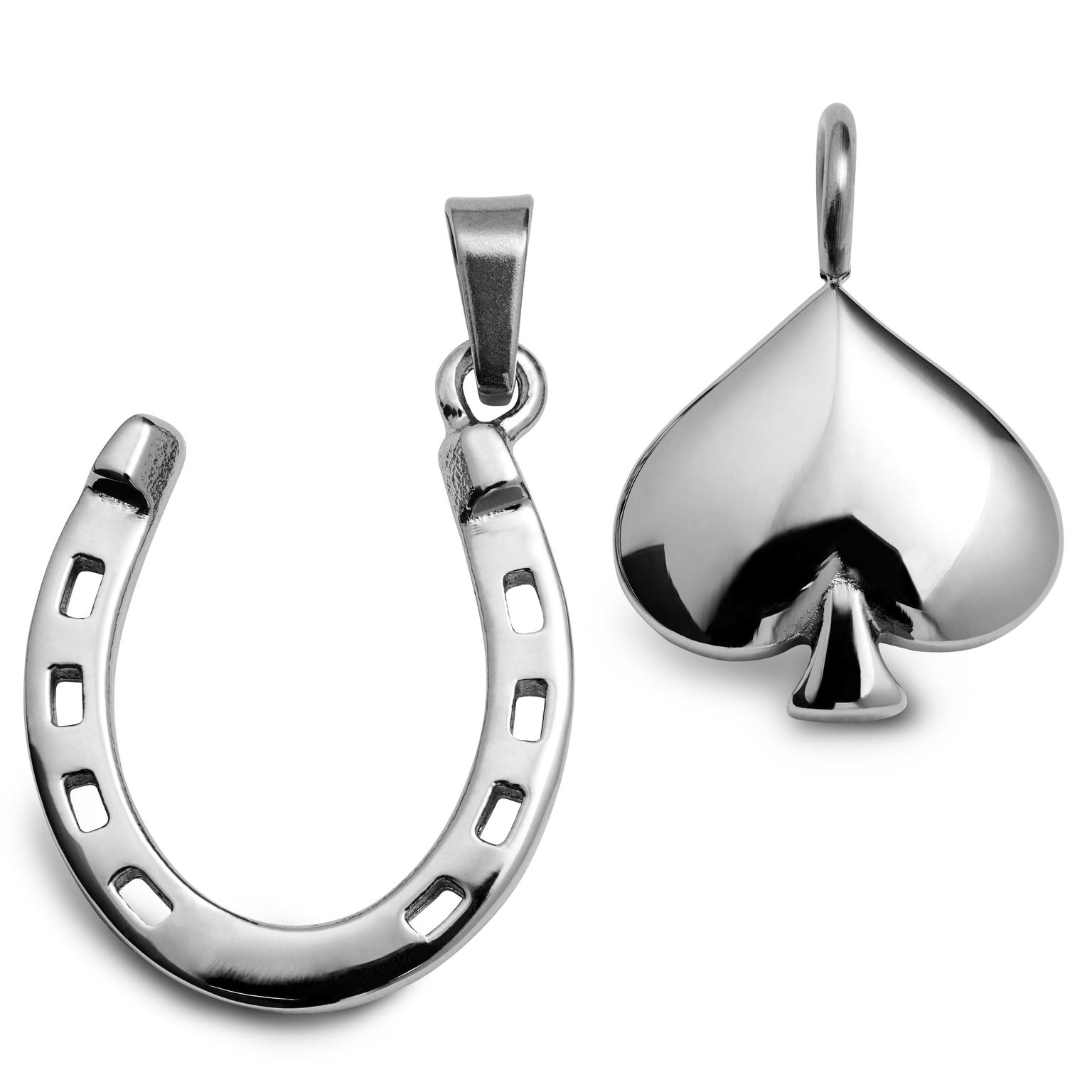 Ace | Set de deux pendentifs argentés "L'as de pique" et "Le fer à cheval" Ace | Set de deux pendentifs argentés "L'as de pique" et "Le fer à cheval"