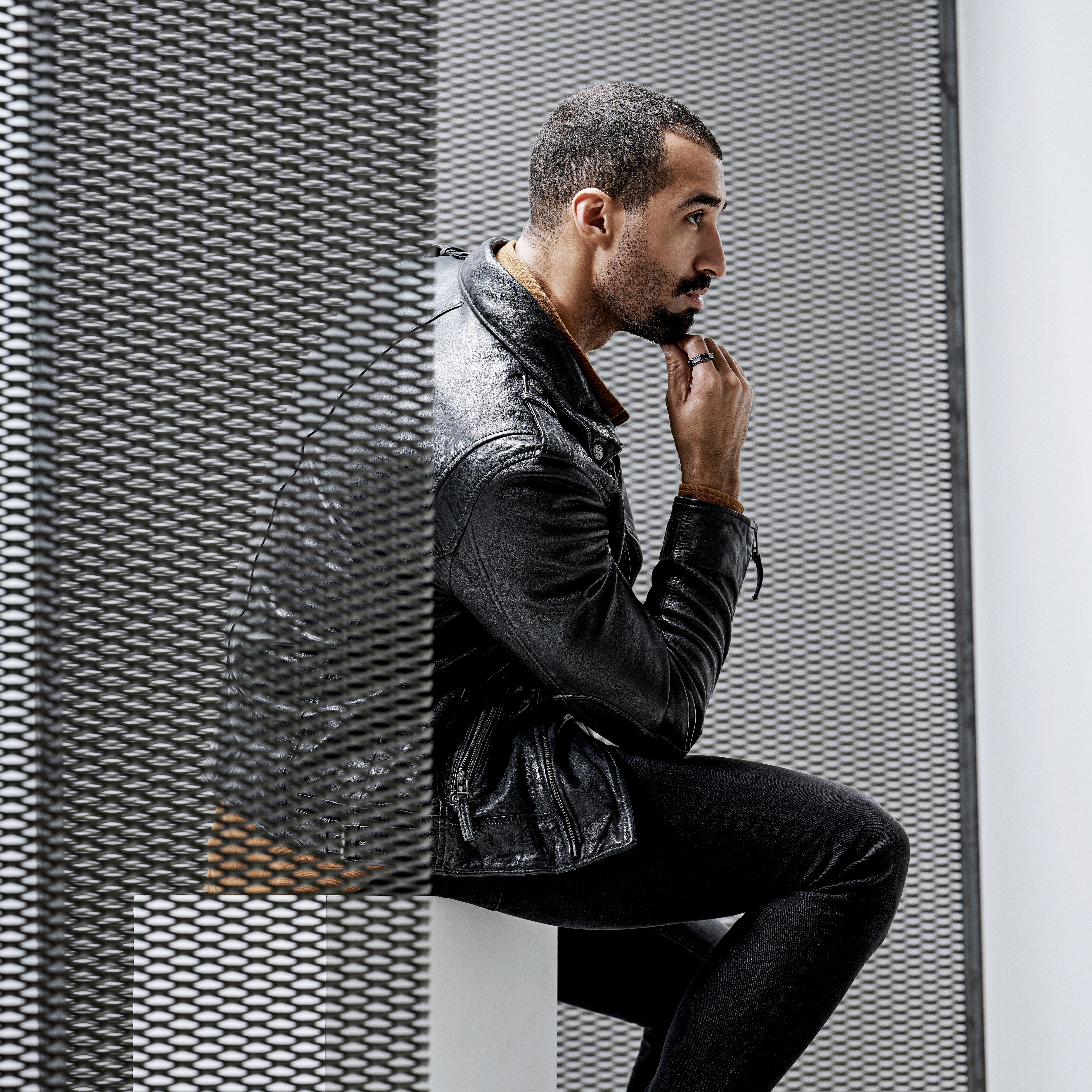 Anneau noir vintage Pearce Torque  - 5