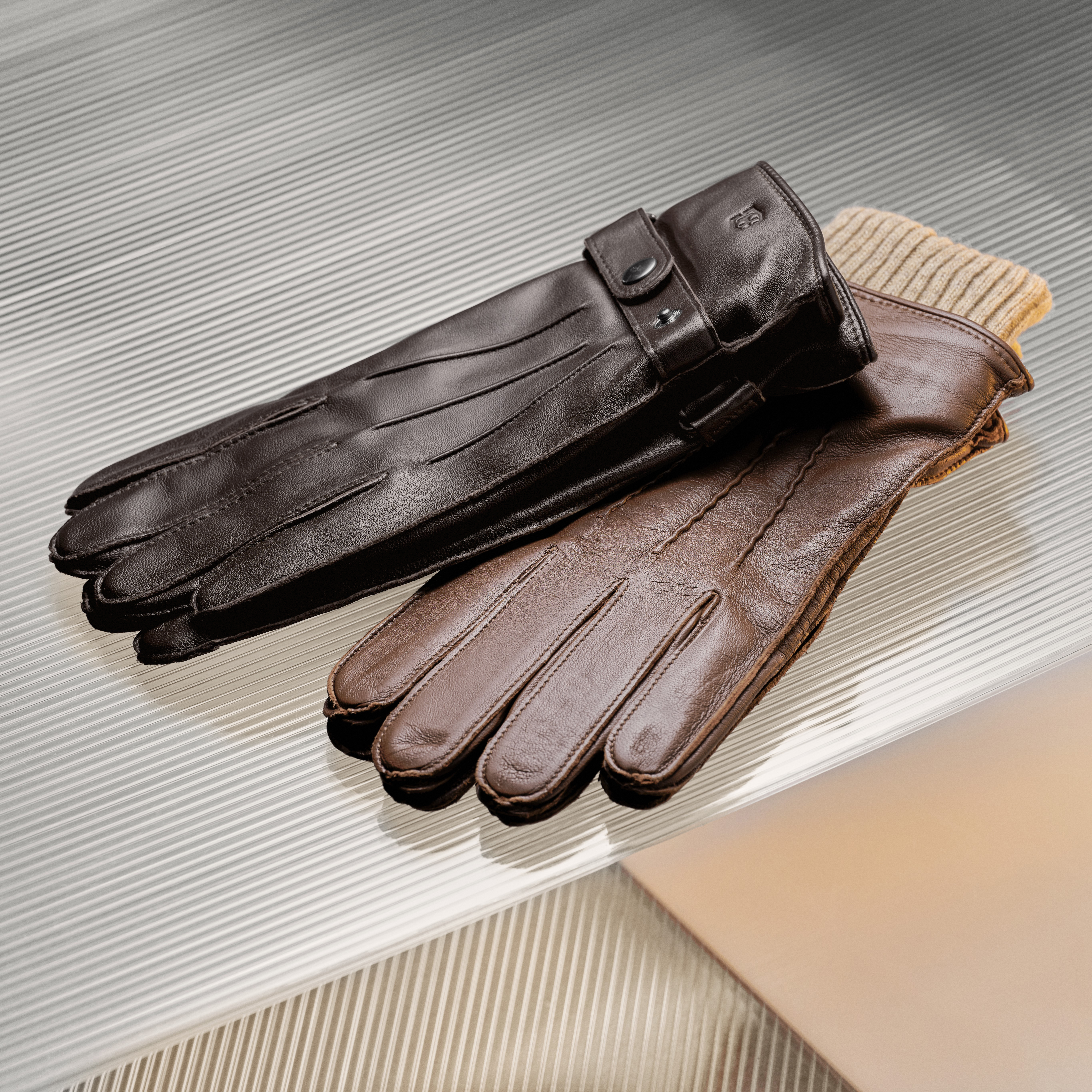 Mörkbruna Pekskärmskompatibla Handskar i Fårskinn med Spänne - 5