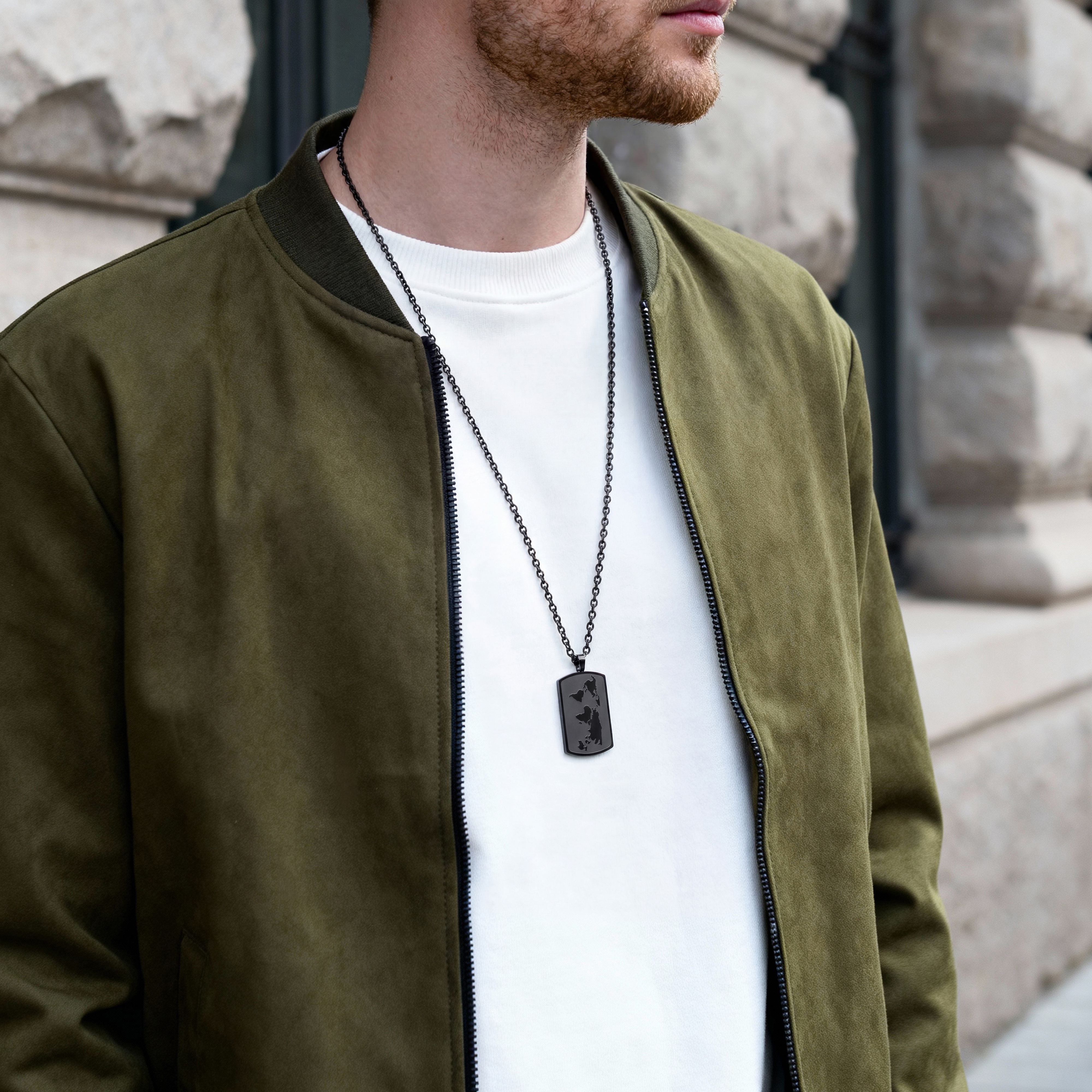 Czarny naszyjnik z mapą świata - 2