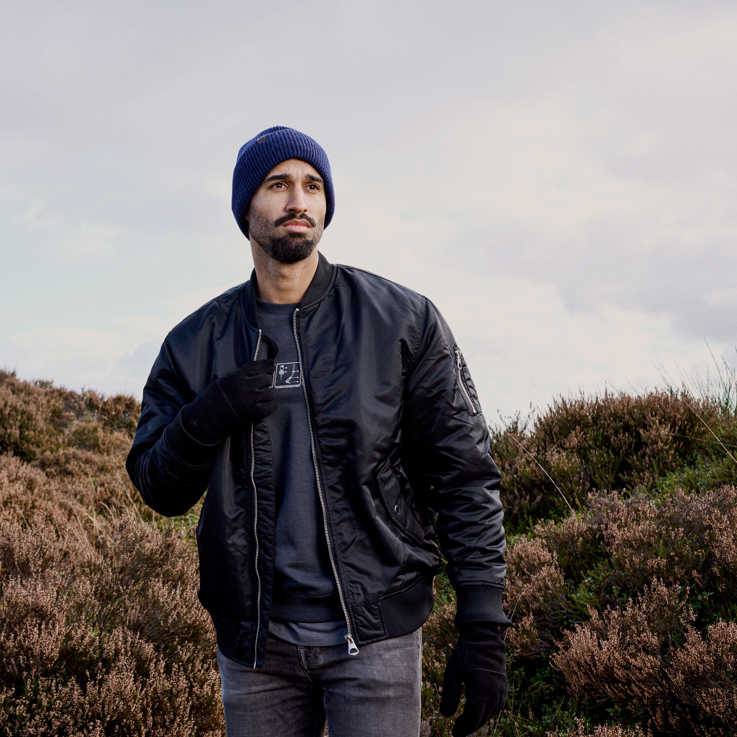 Hiems | Marineblaue Beanie aus recycelter Wolle mit Bündchen - 6