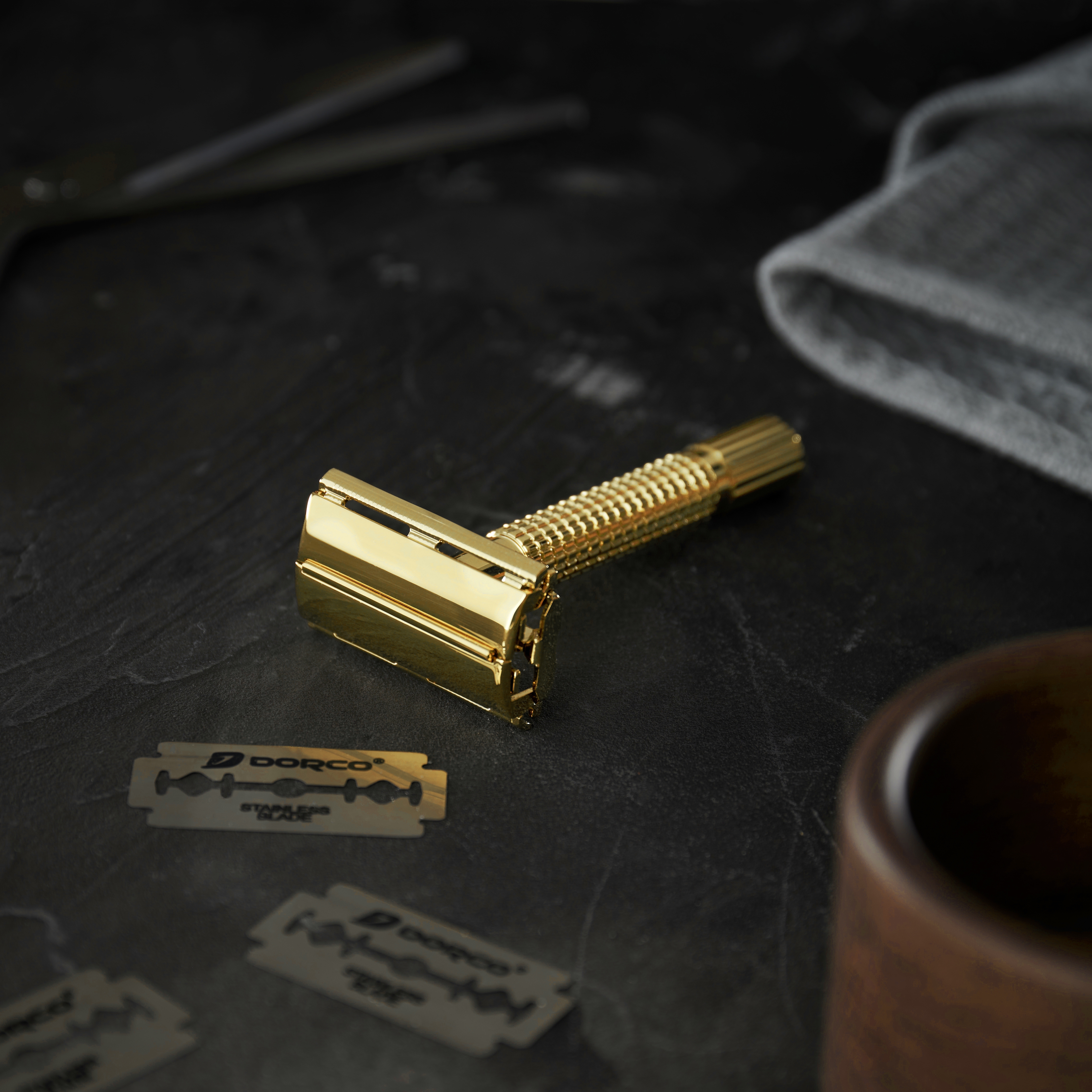 Maquinilla de afeitar doble filo dorada - 4