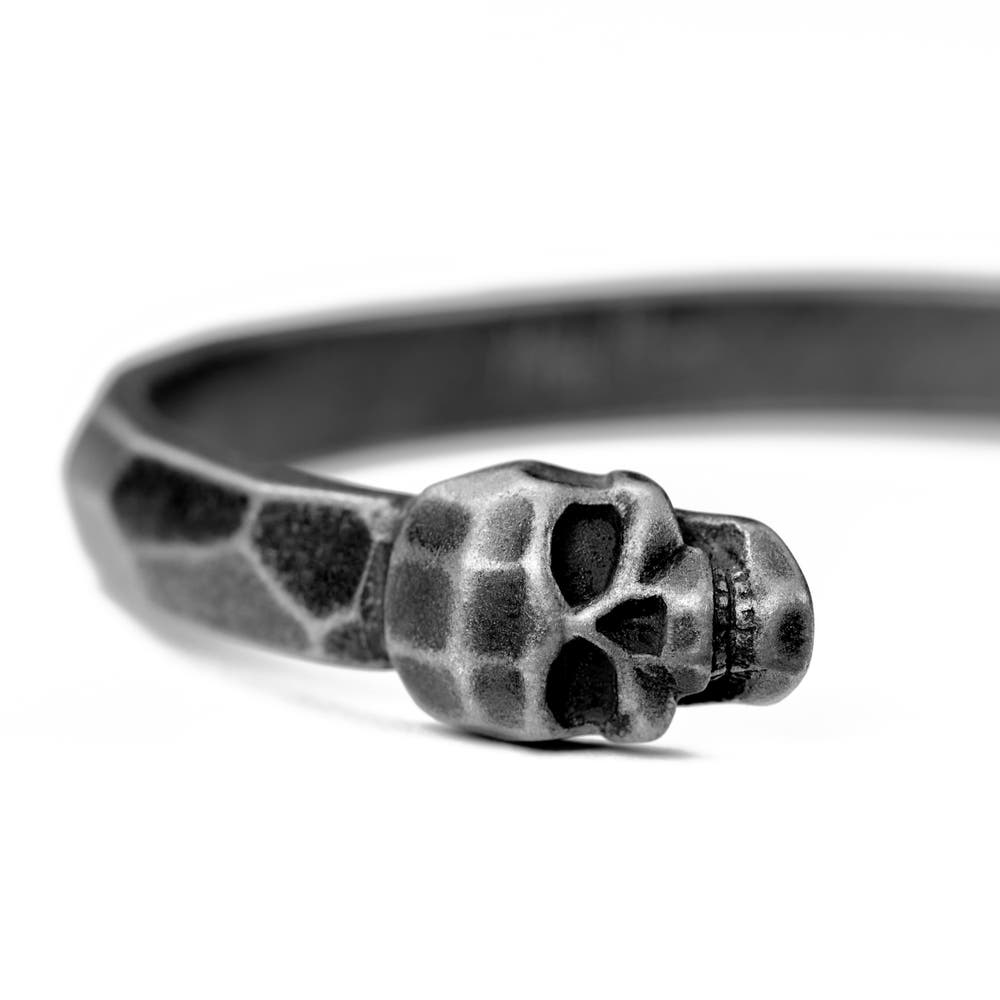 hover: Jax Grijze Roestvrijstalen Manchet Schedelarmband hover: Jax Grijze Roestvrijstalen Manchet Schedelarmband
