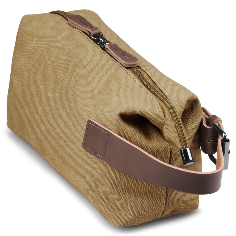 hover: Trousse de toilette en toile jaune moutarde et cuir marron hover: Trousse de toilette en toile jaune moutarde et cuir marron
