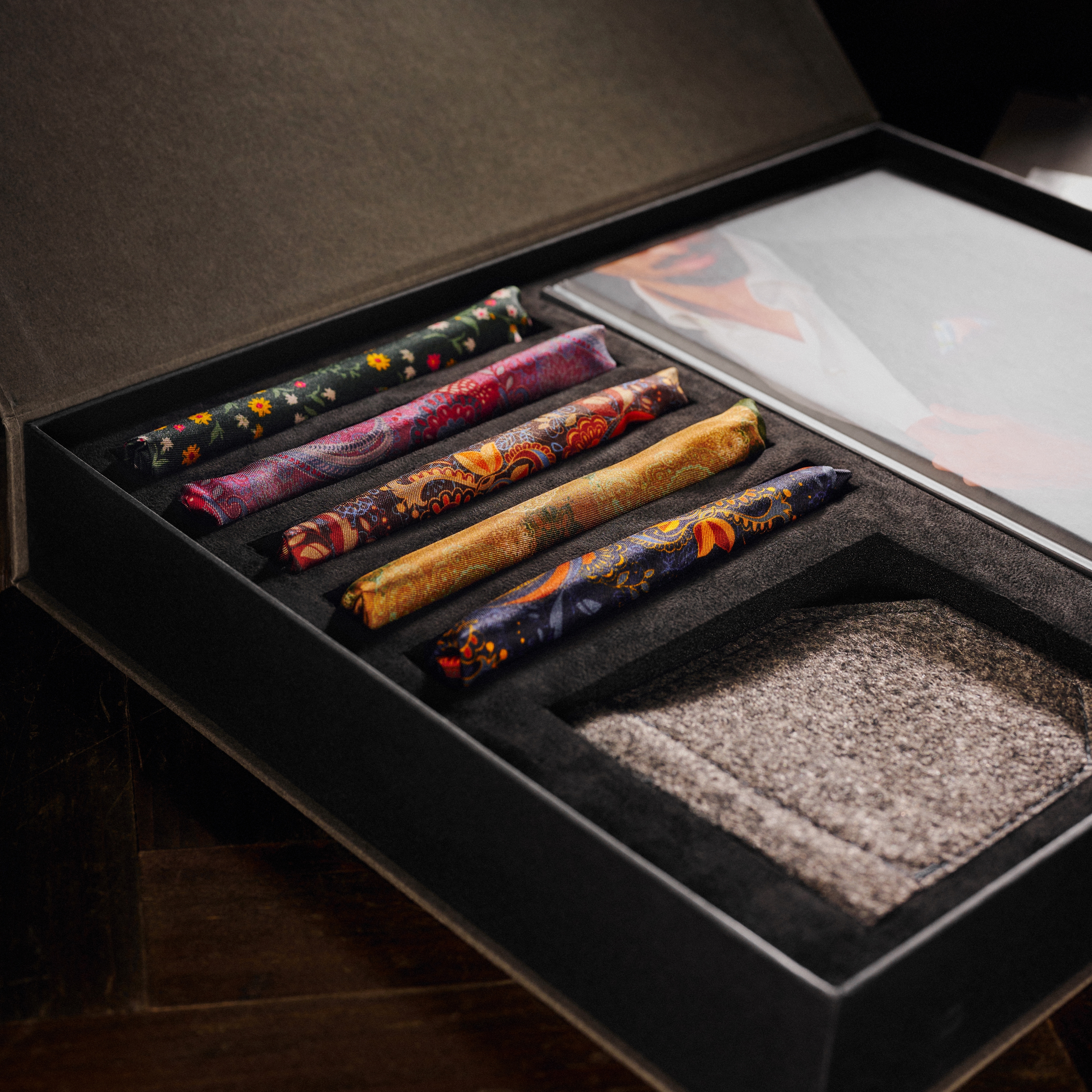 Exclusive Sidenbröstnäsdukar Presentpaket - 5