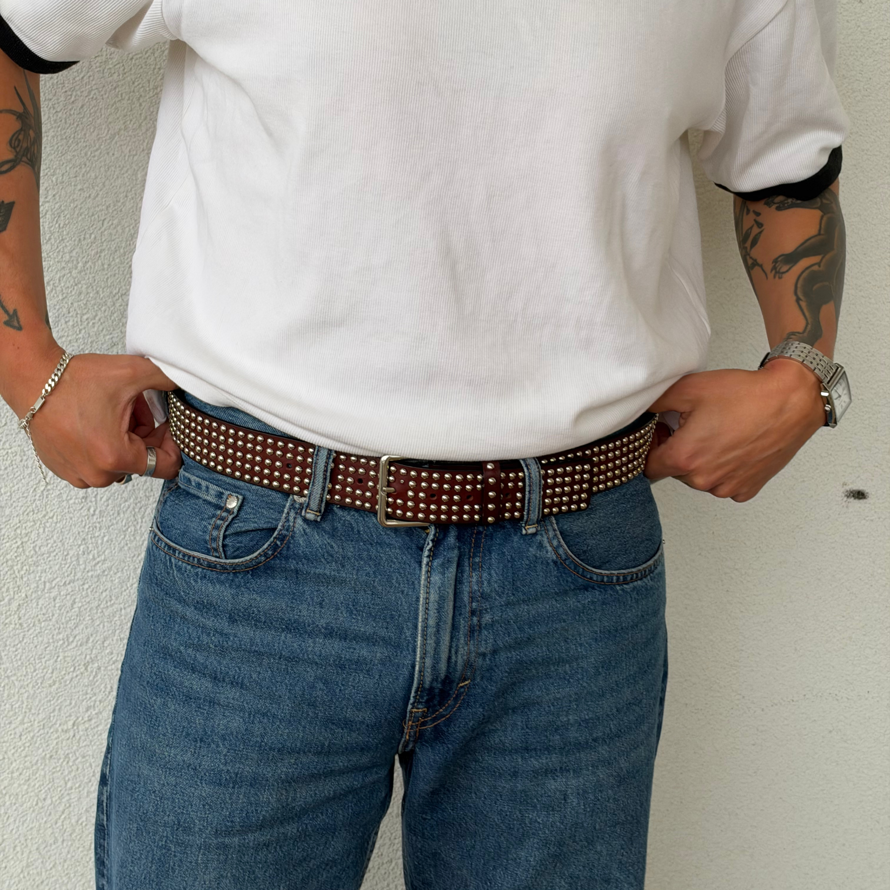 The Intro | Ceinture cloutée Showoff en cuir marron foncé - 5