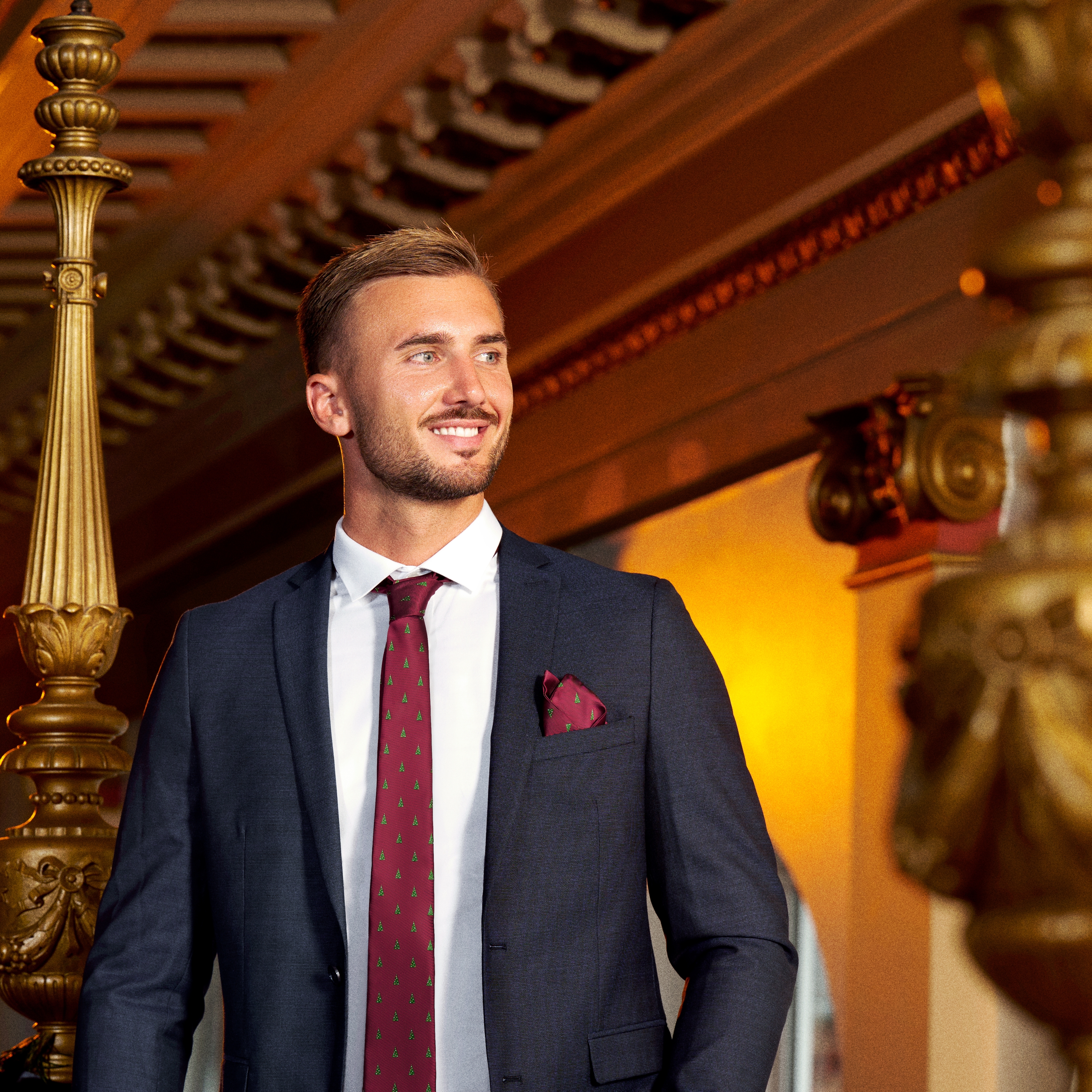 Corbata burdeos con árboles de Navidad - 3