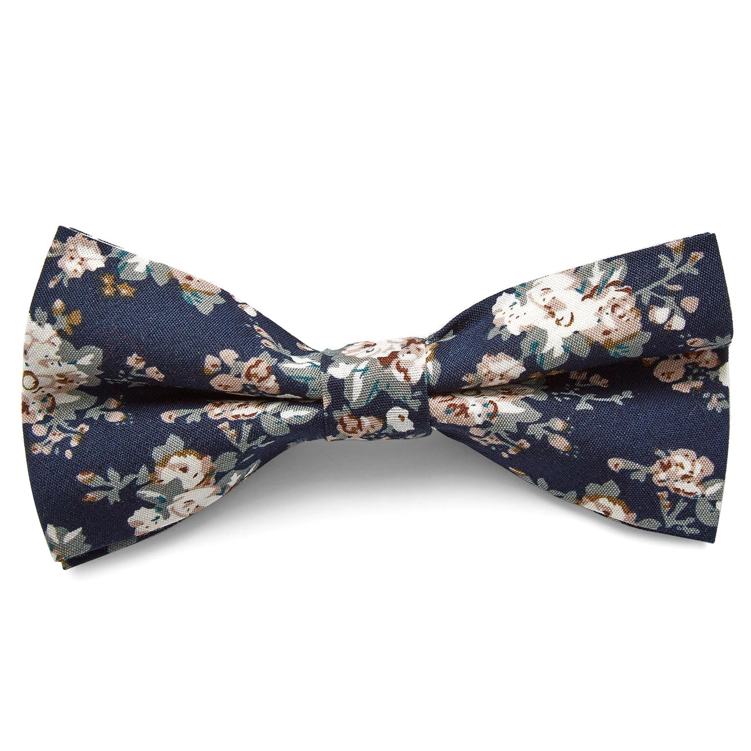 Dunkelblaue Fliege mit Blumenmuster Dunkelblaue Fliege mit Blumenmuster
