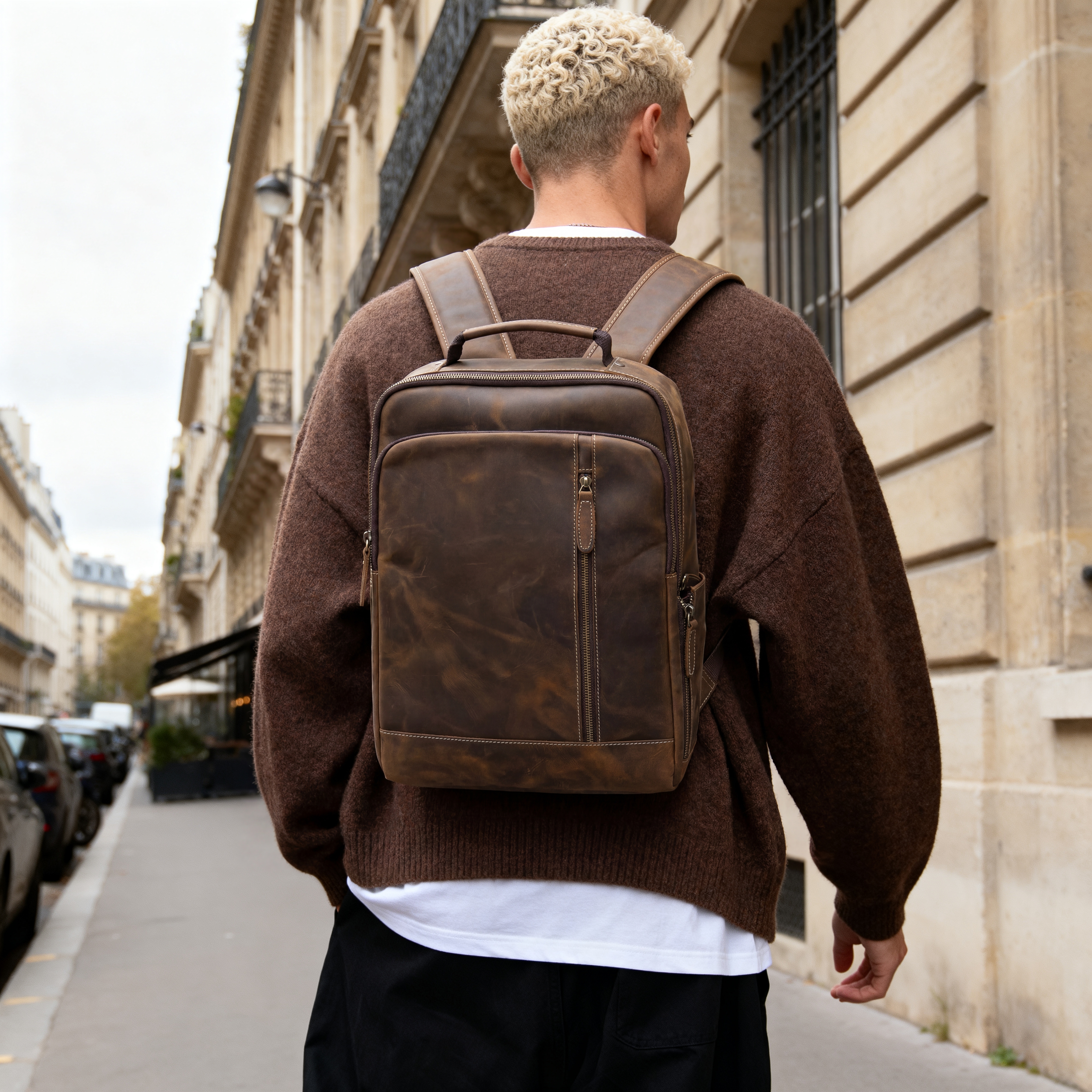 Sac à dos avec port de charge pour ordinateur portable en cuir vintage marron  - 4