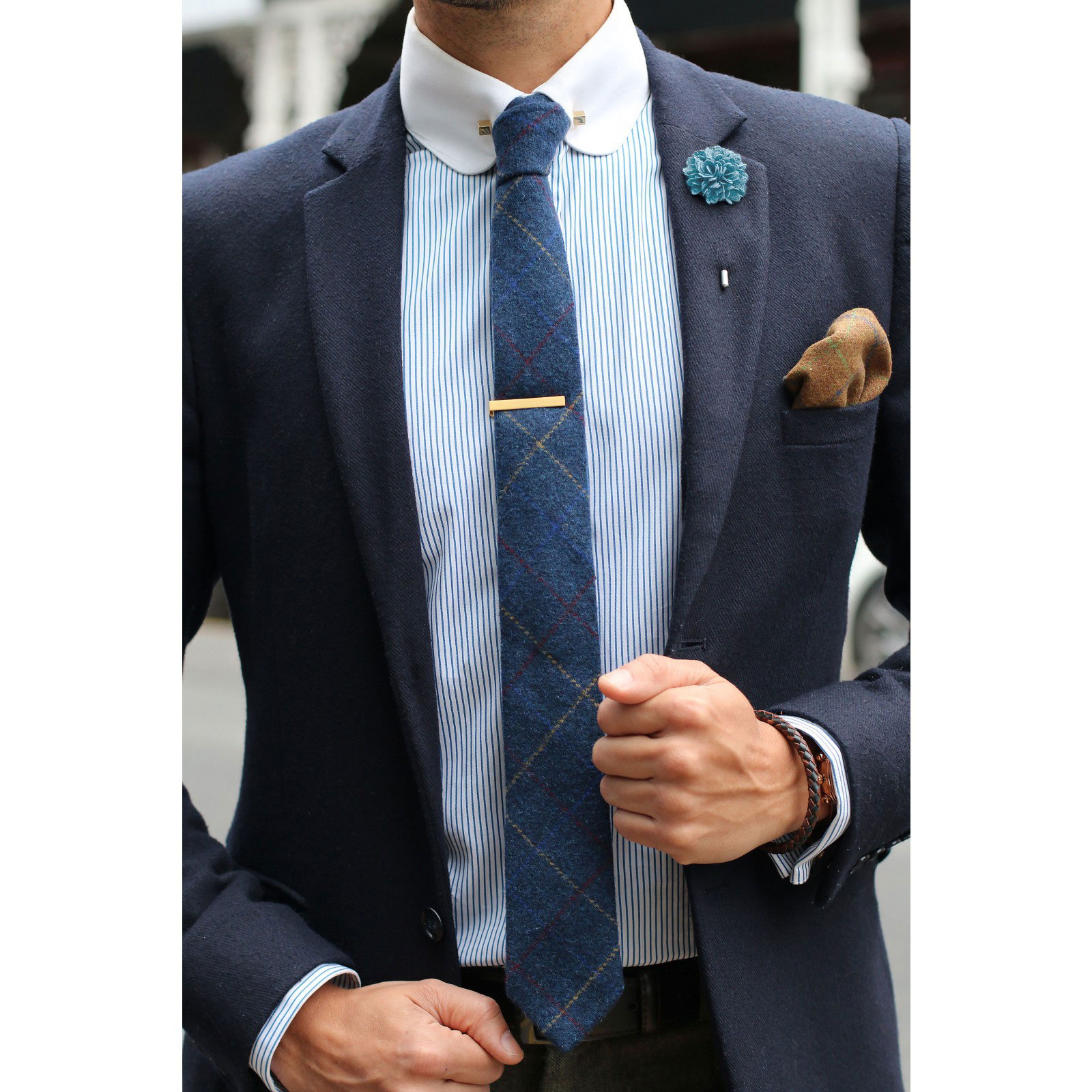 Taivaansininen rintaneula - 4