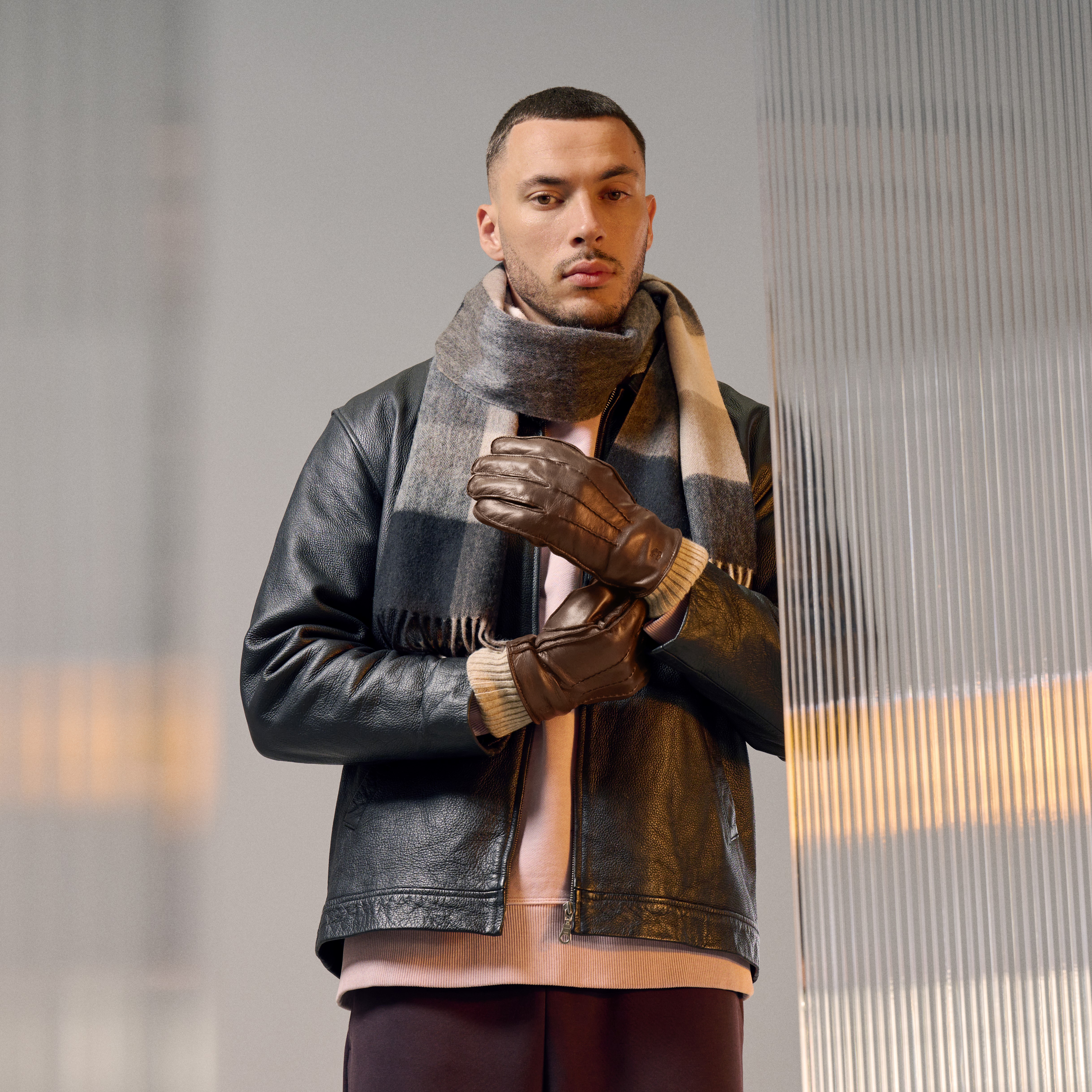 Gants en cuir de mouton marron à manchettes en tricot pour écran tactile - 2