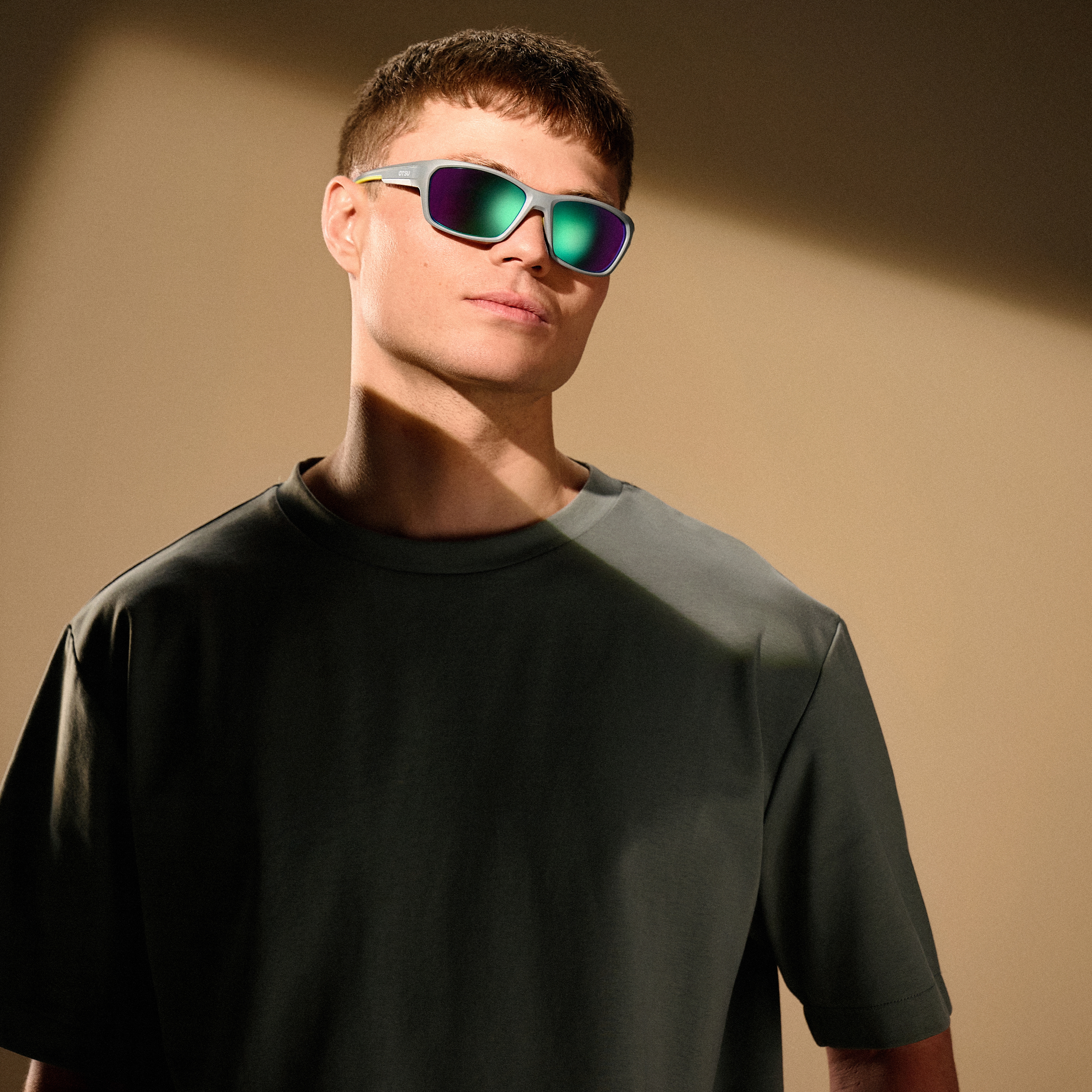 Lunettes de soleil sport grises avec verres bleus et verts polarisés - 5