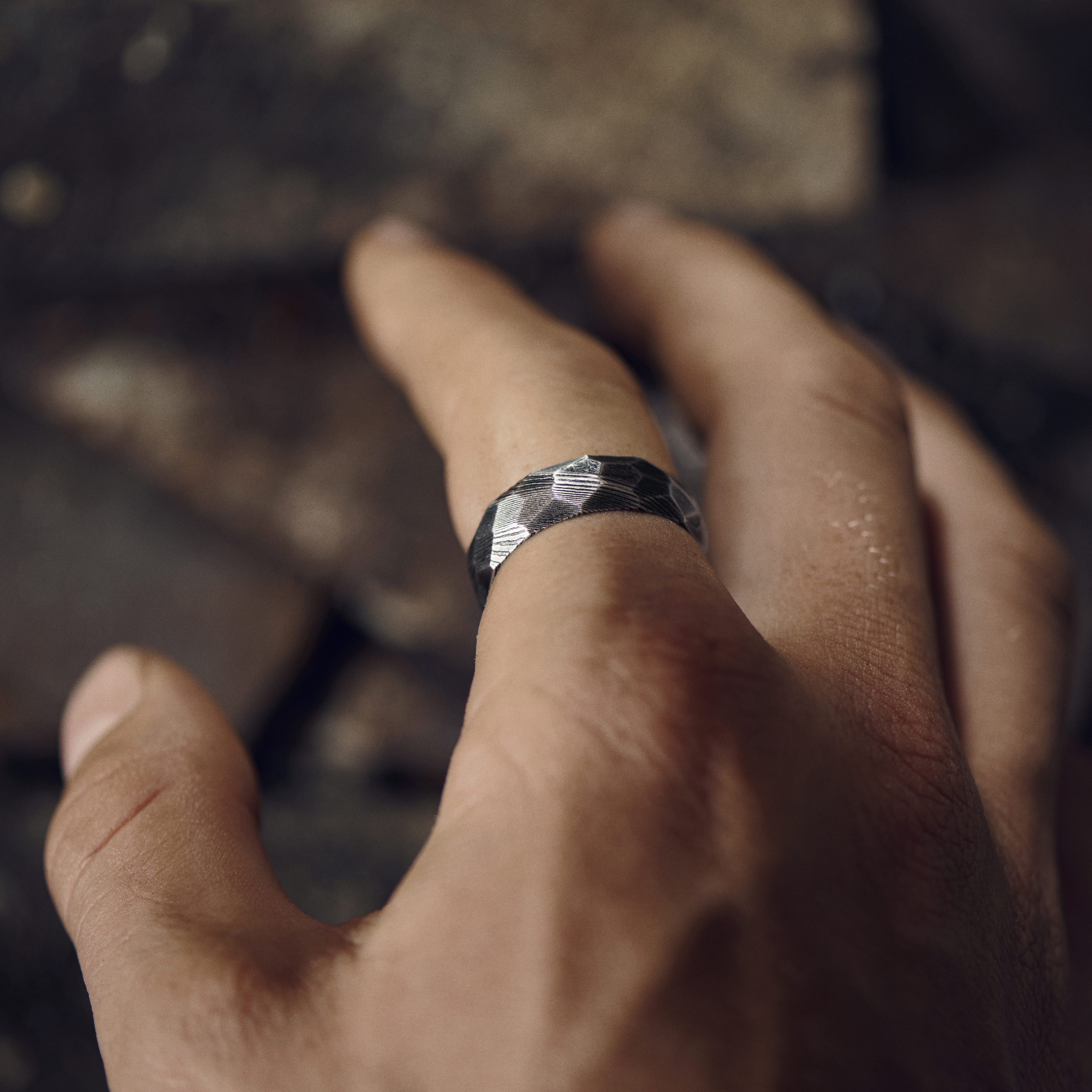 Fortis | 7 mm Faceted Gunmetal Gray Damascus Steel and Rose Gold-Tone Titanium Ring - 4