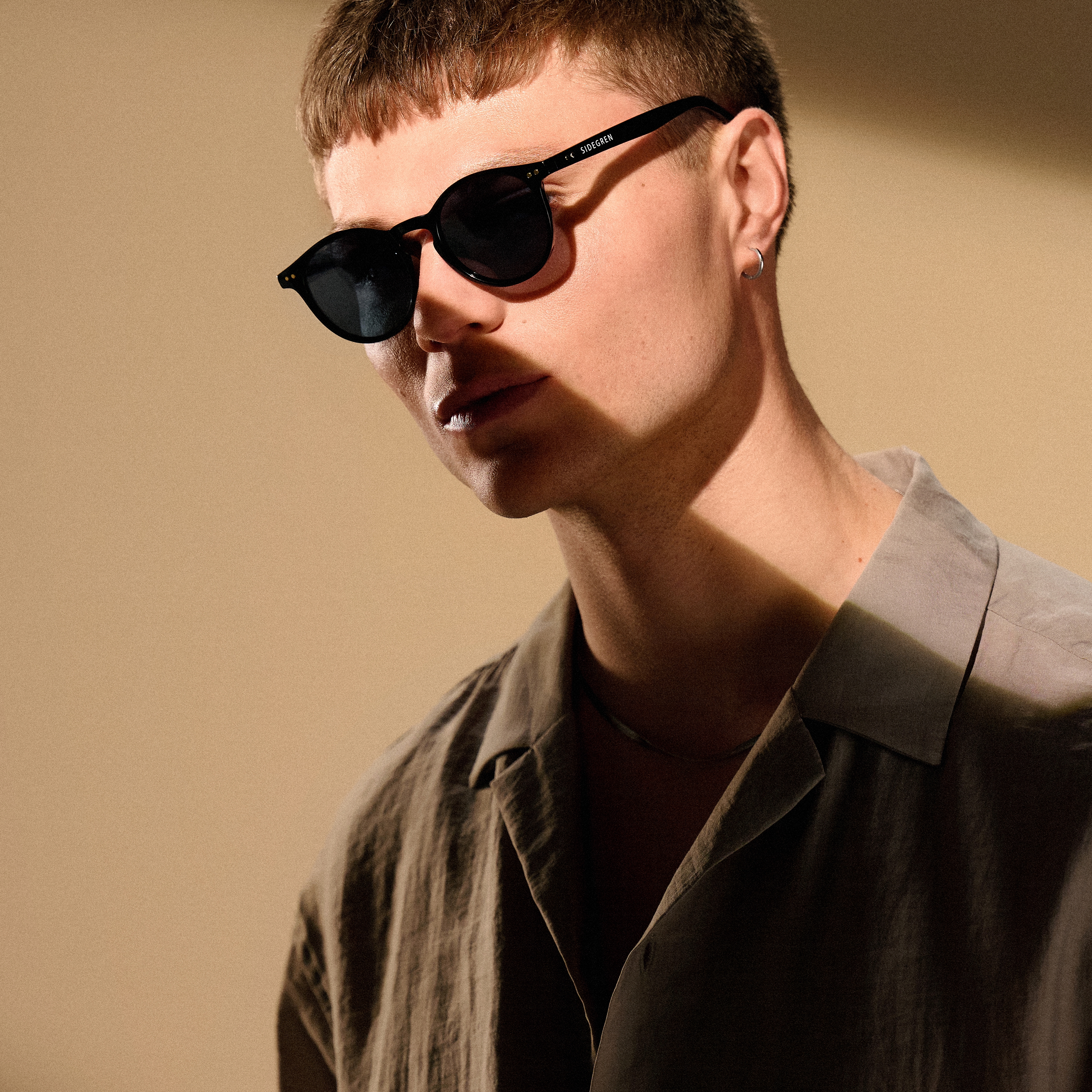 Polarised Round Black Sunglasses with Black Lenses - 4