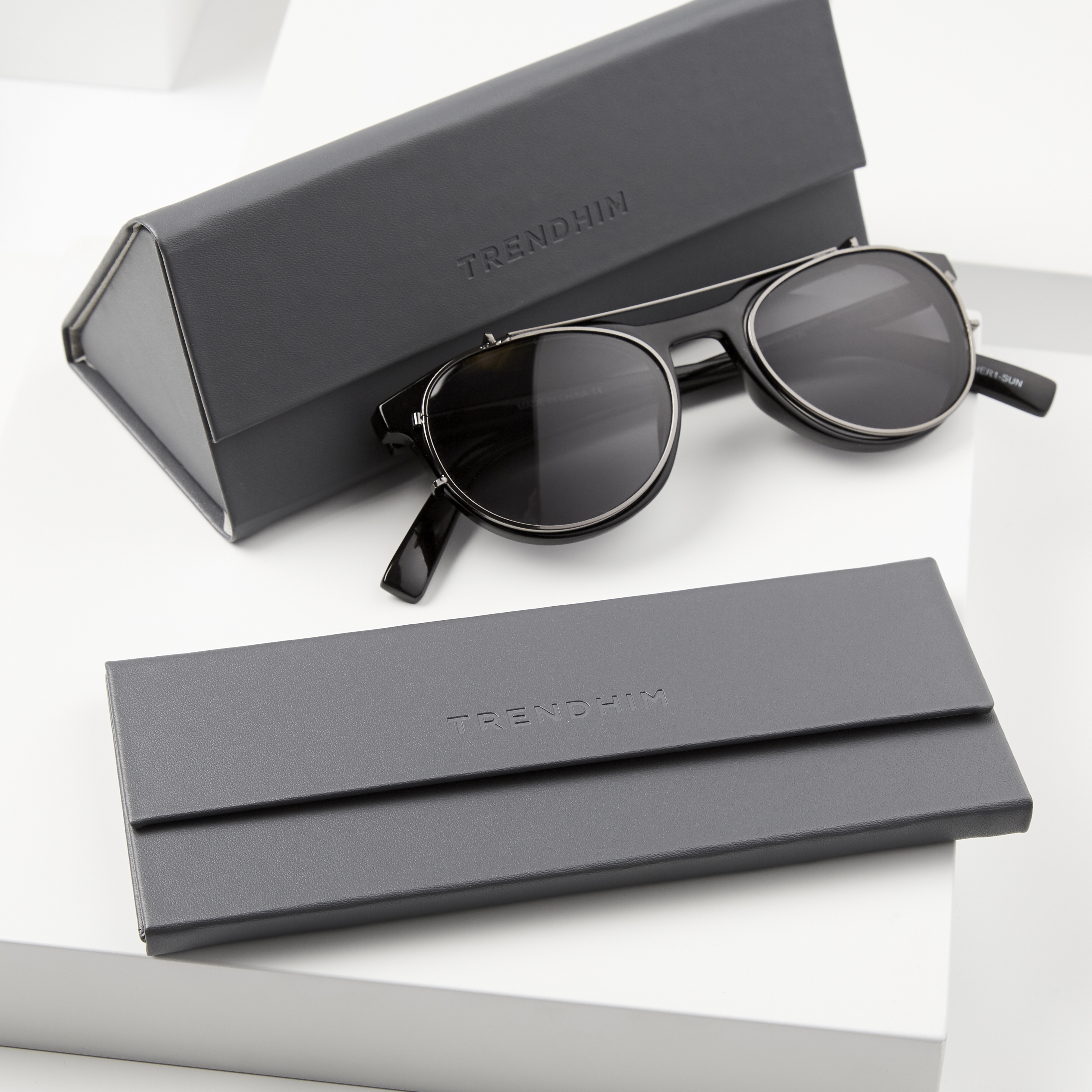 Oliver Genuine Leather Four Frame Case Eyeglasses in Black