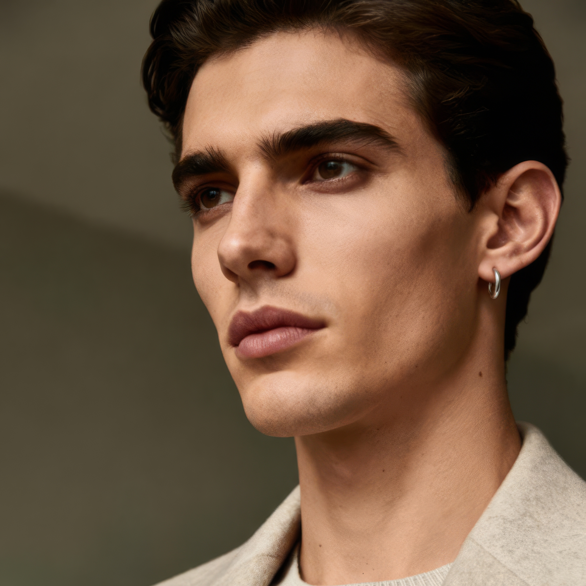 Huggie | Dünner 8 mm Sterling Silber Creolen Ohrring



 - 3