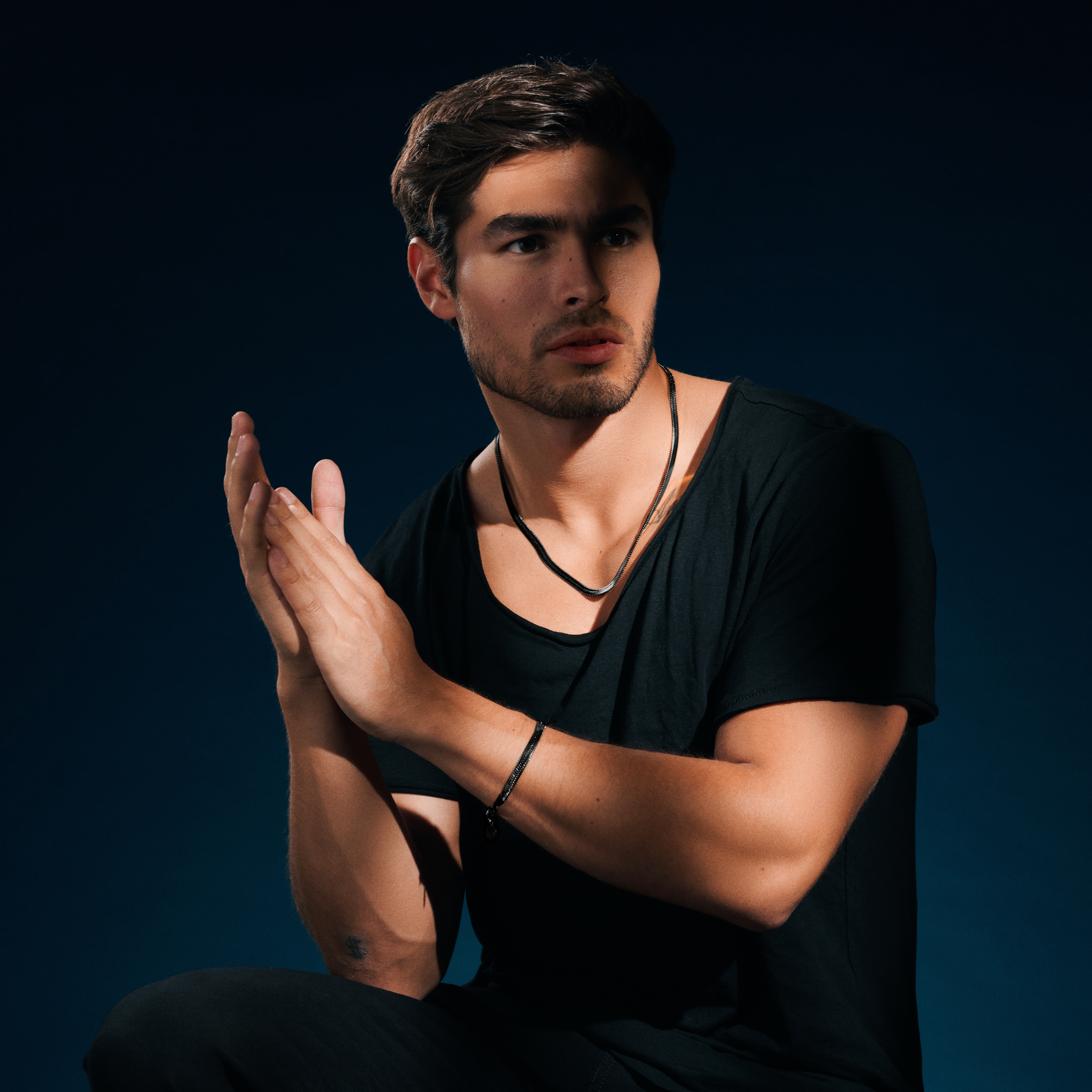 Essentials | 6 mm Gunmetal Zwarte Armband met Visgraatschakels - 2