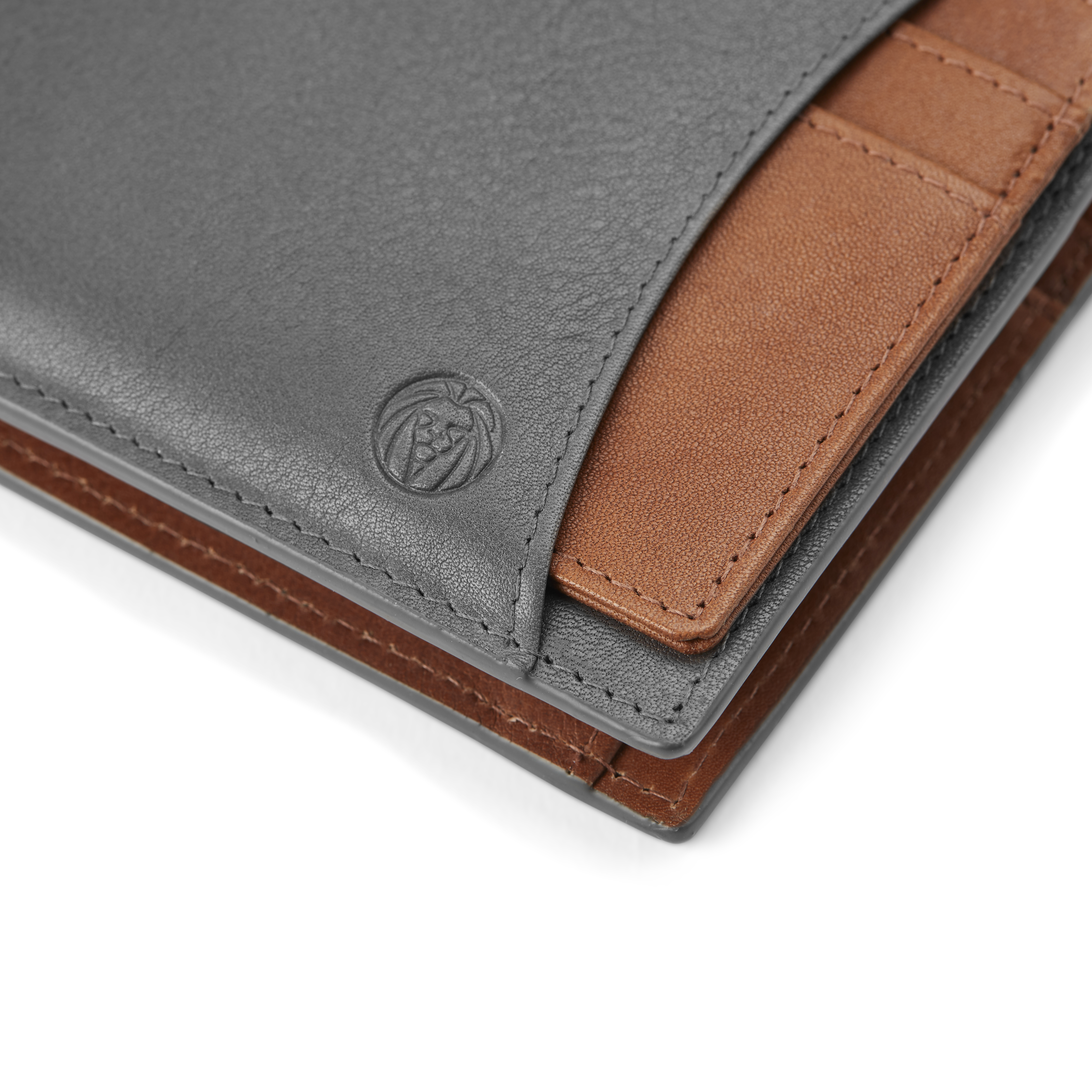 Кожен портфейл в сиво и светлокафяво с RFID защита и картодържател Lincoln - 10