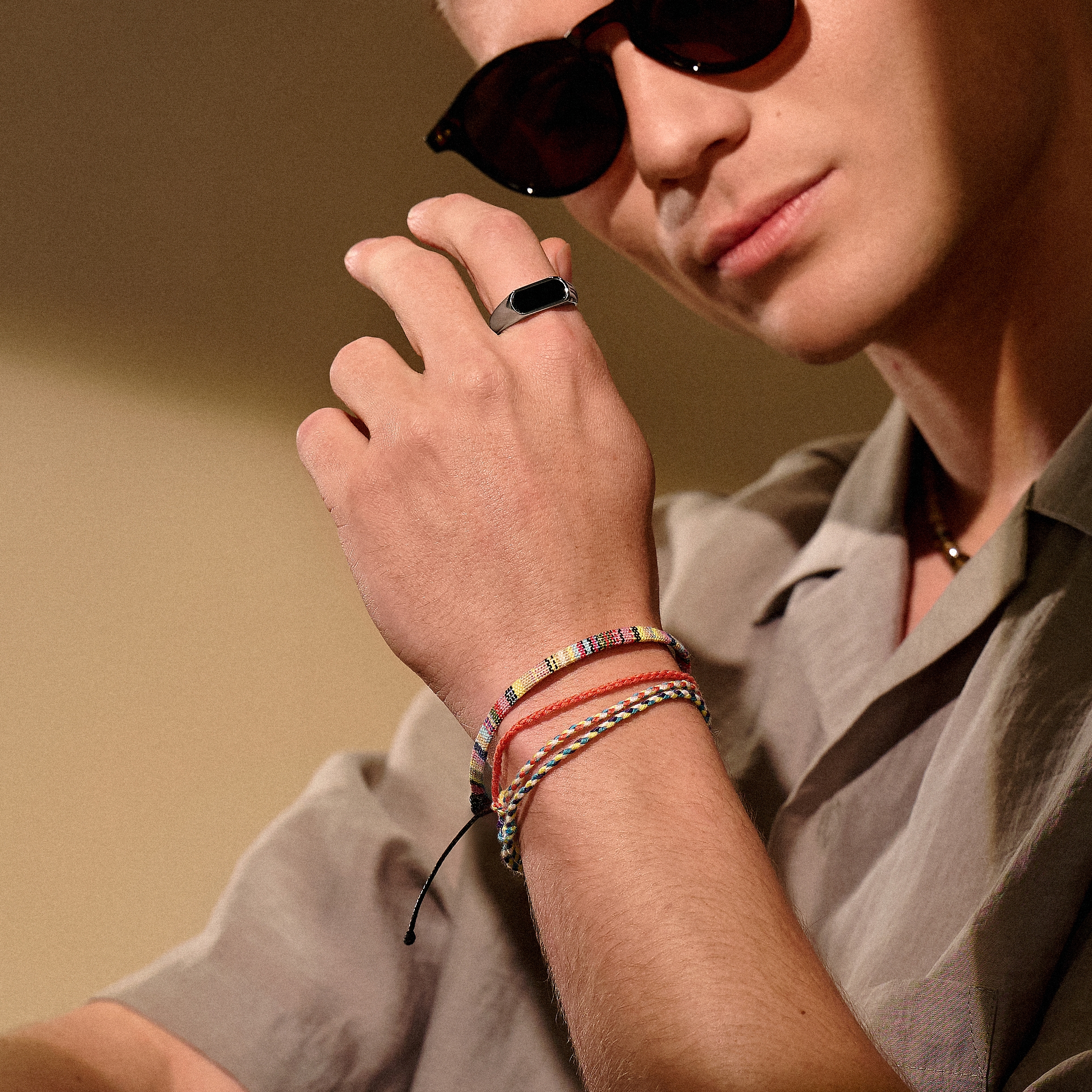 Krāsaina tekstila sērfotāju rokassprādze oranžā krāsā - 3