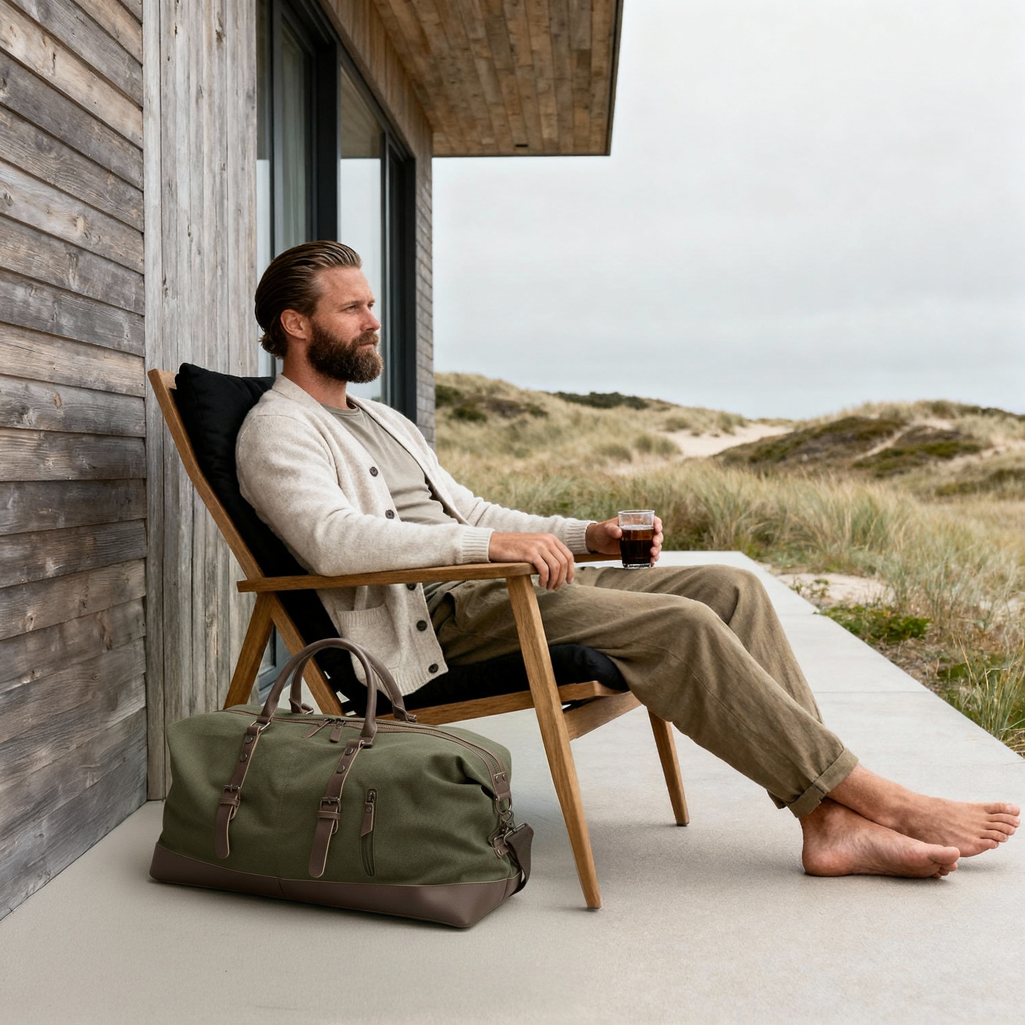 Militärgrön Duffelväska i Canvas med Bruna Läderdetaljer - 2