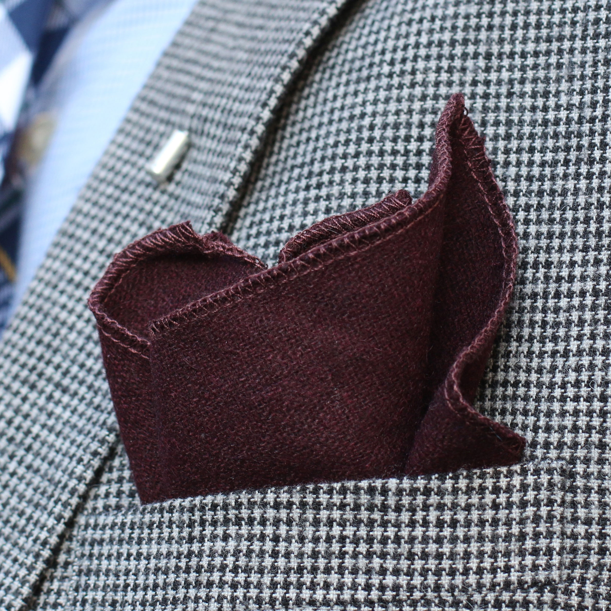 Bordeauxfarbenes handgefertigtes Einstecktuch aus Wolle - 3