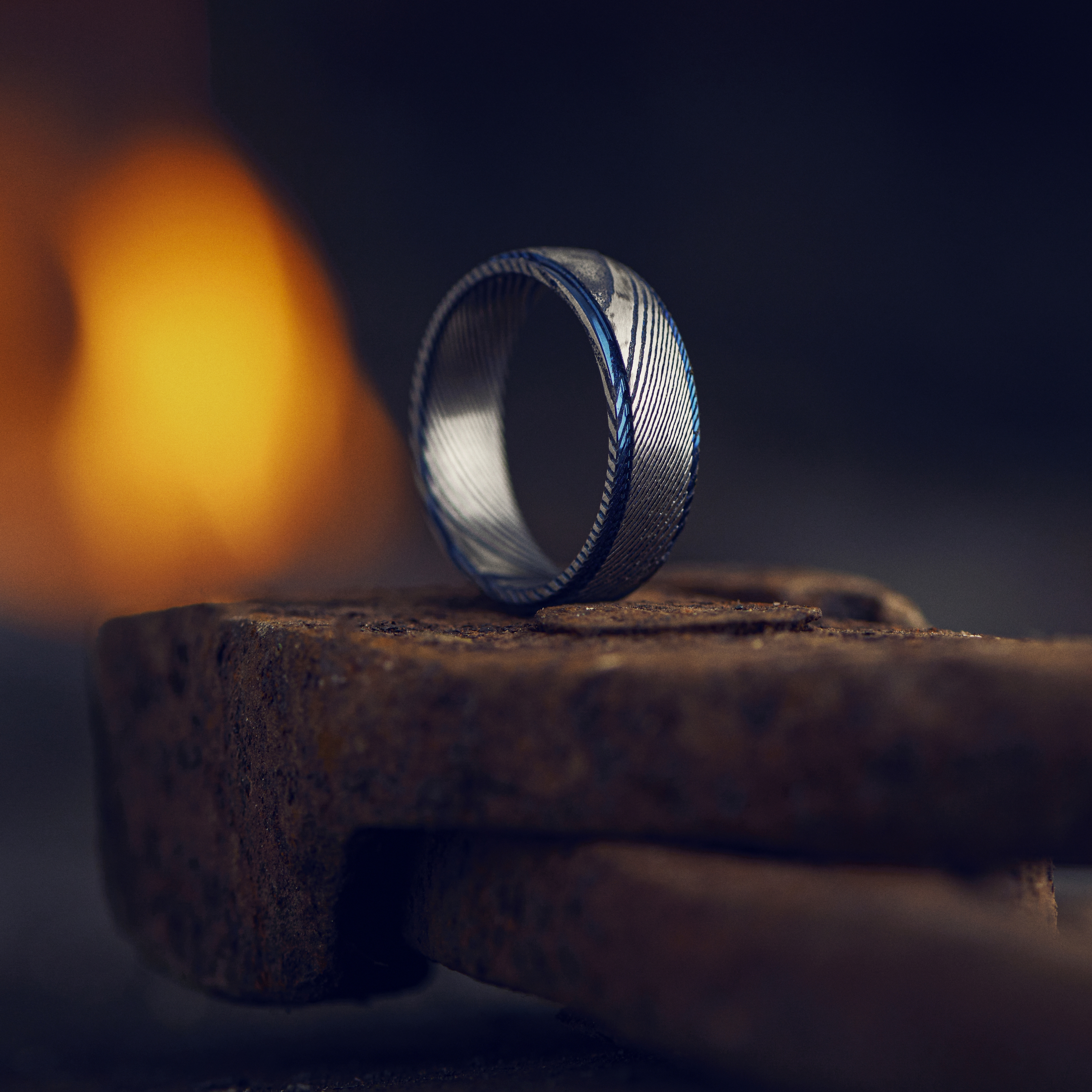 Fortis | 7 mm Blue-Edged Gunmetal Grey and Silver-Tone Damascus Steel Step Ring - 2