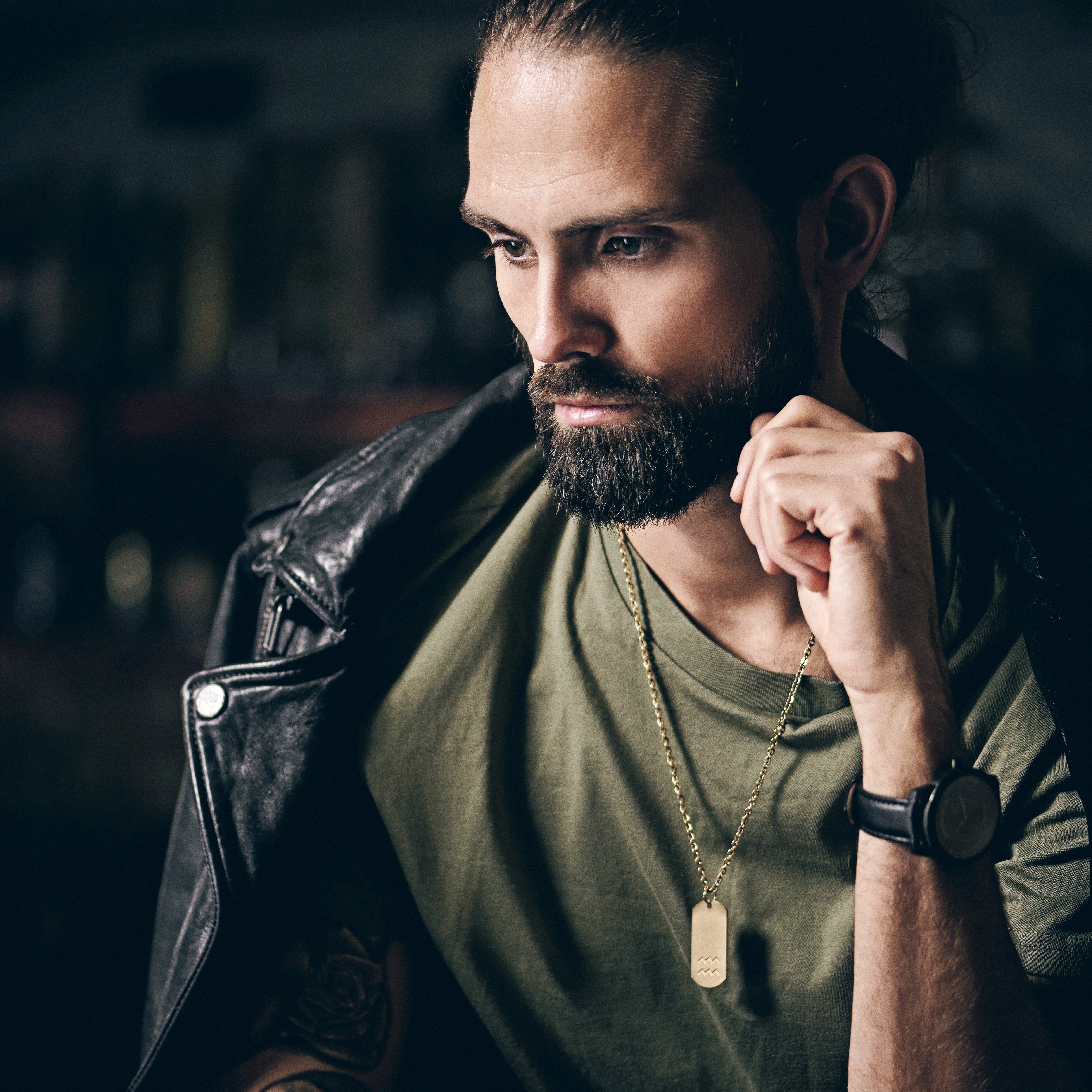 Oceľový náhrdelník s hviezdnym znamením Vodnára v zlatej farbe - 5