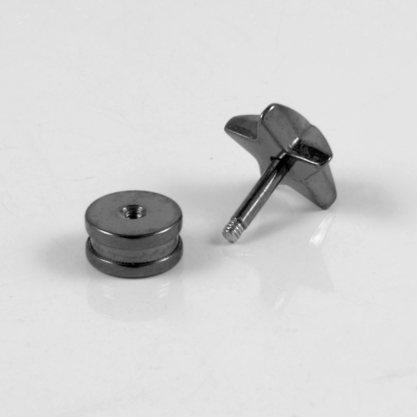 Brinco Estrela Preta - 6 mm - 2