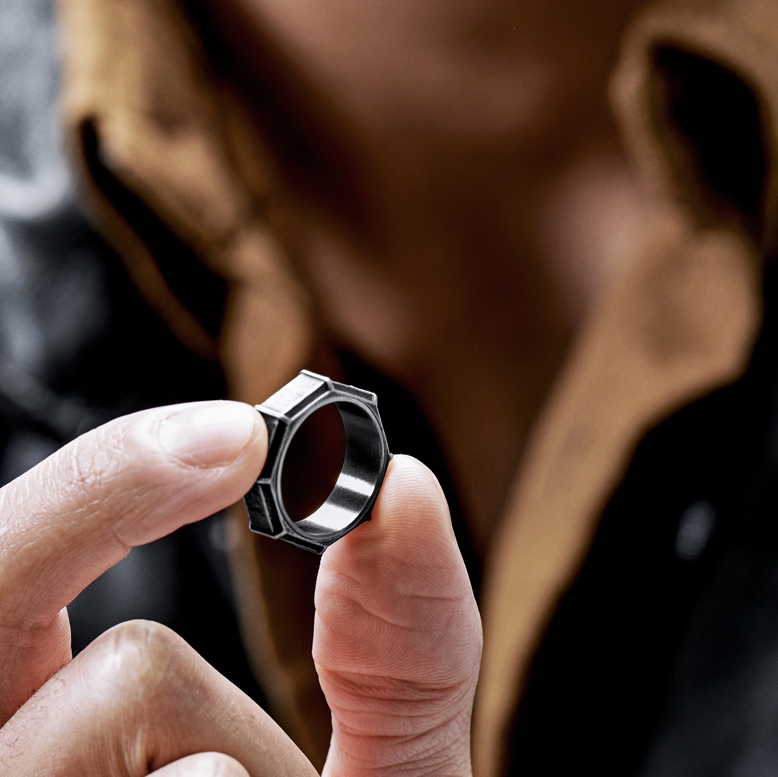 Anneau noir vintage Pearce Torque  - 2