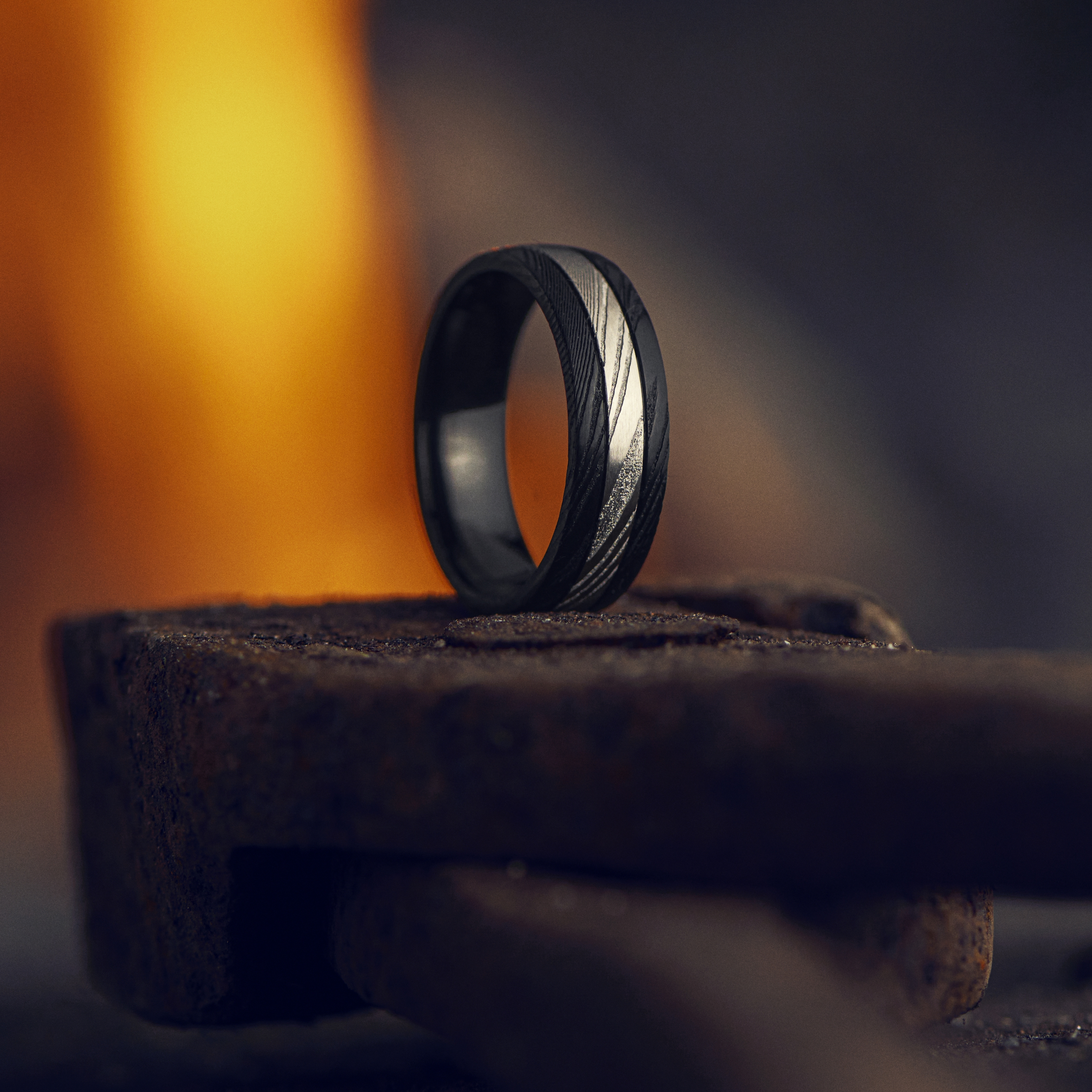 Fortis | Bague en acier Damas et titane de couleur argentée à double liseré noir - 7 mm  - 2