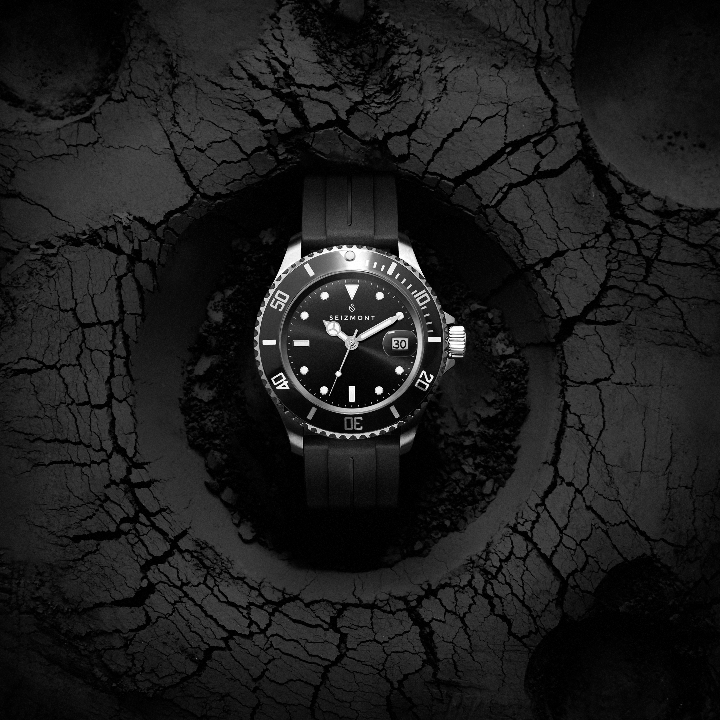 Tide II | Hopeanvärinen Teräksinen Kvartsi Sukelluskello Mustalla Kellotaululla ja Mustalla Kumirannekkeella & Syklopilla - 2