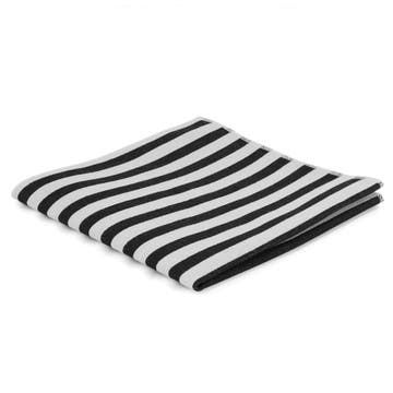 Черно-бяла раирана кърпичка за сако