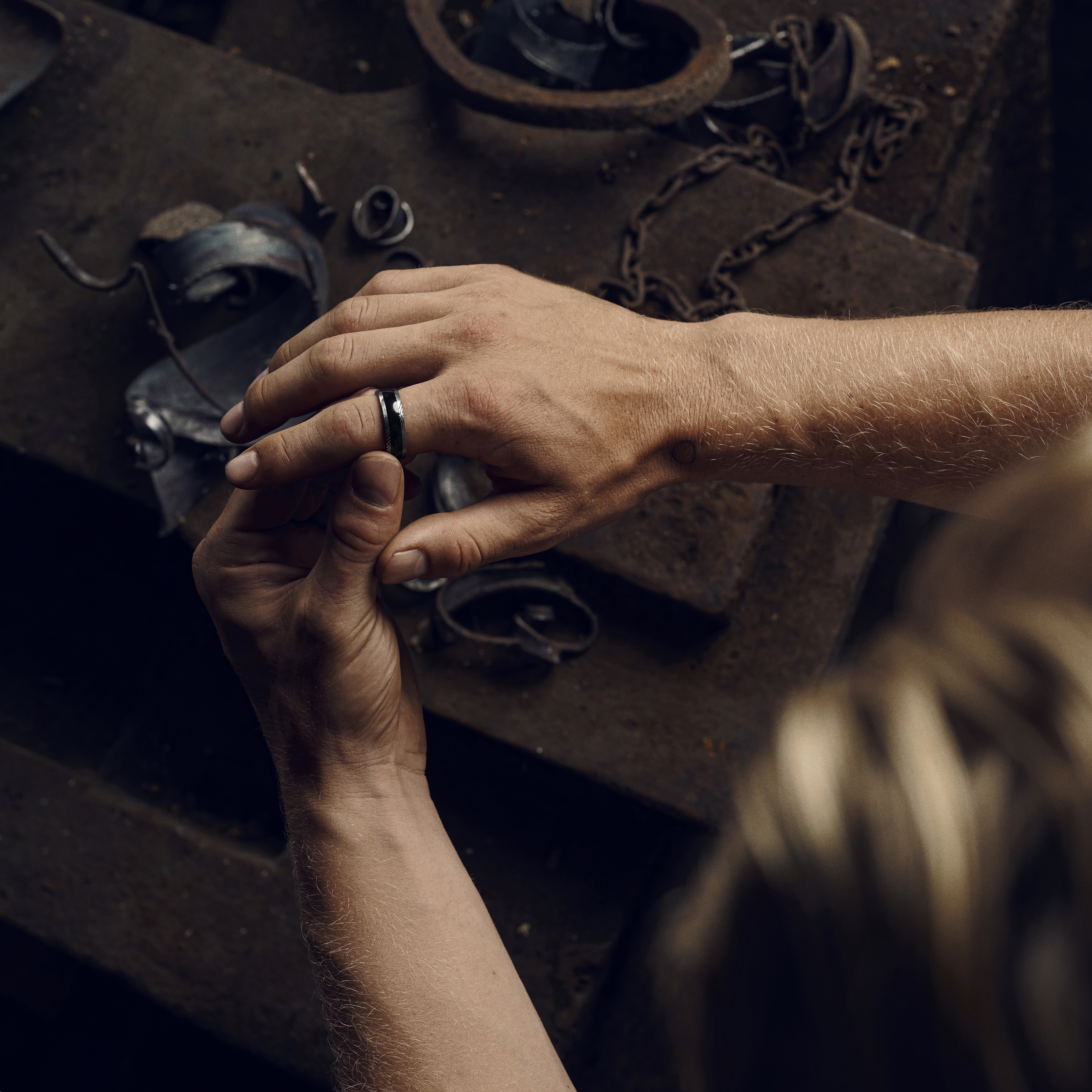 Fortis | 7 mm Gunmetal Gray and Silver-Tone Damascus Steel Ring with Onyx Inlay - 5