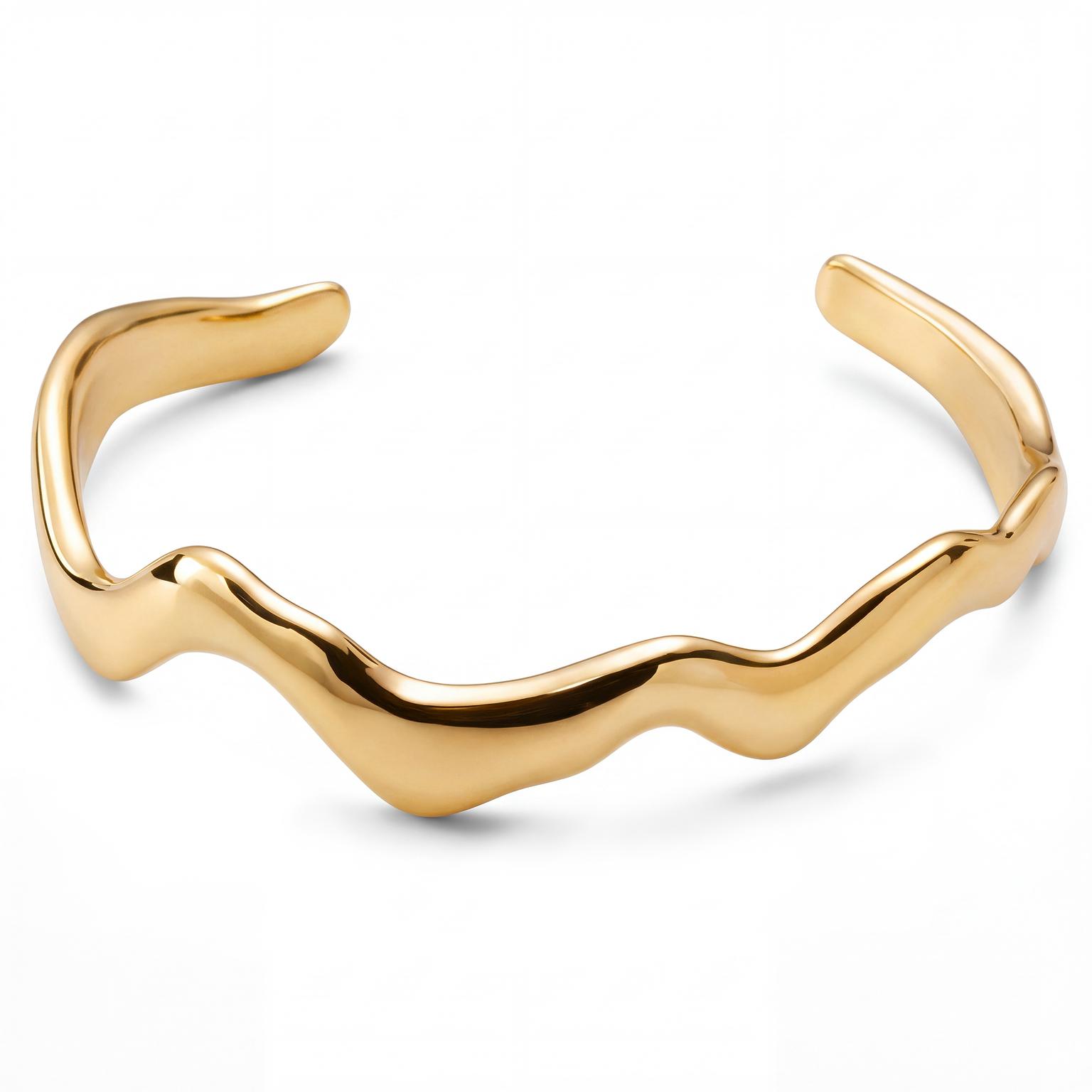 Molten | 7 mm goudkleurige roestvrijstalen opvallende golvende manchetarmband Molten | 7 mm goudkleurige roestvrijstalen opvallende golvende manchetarmband