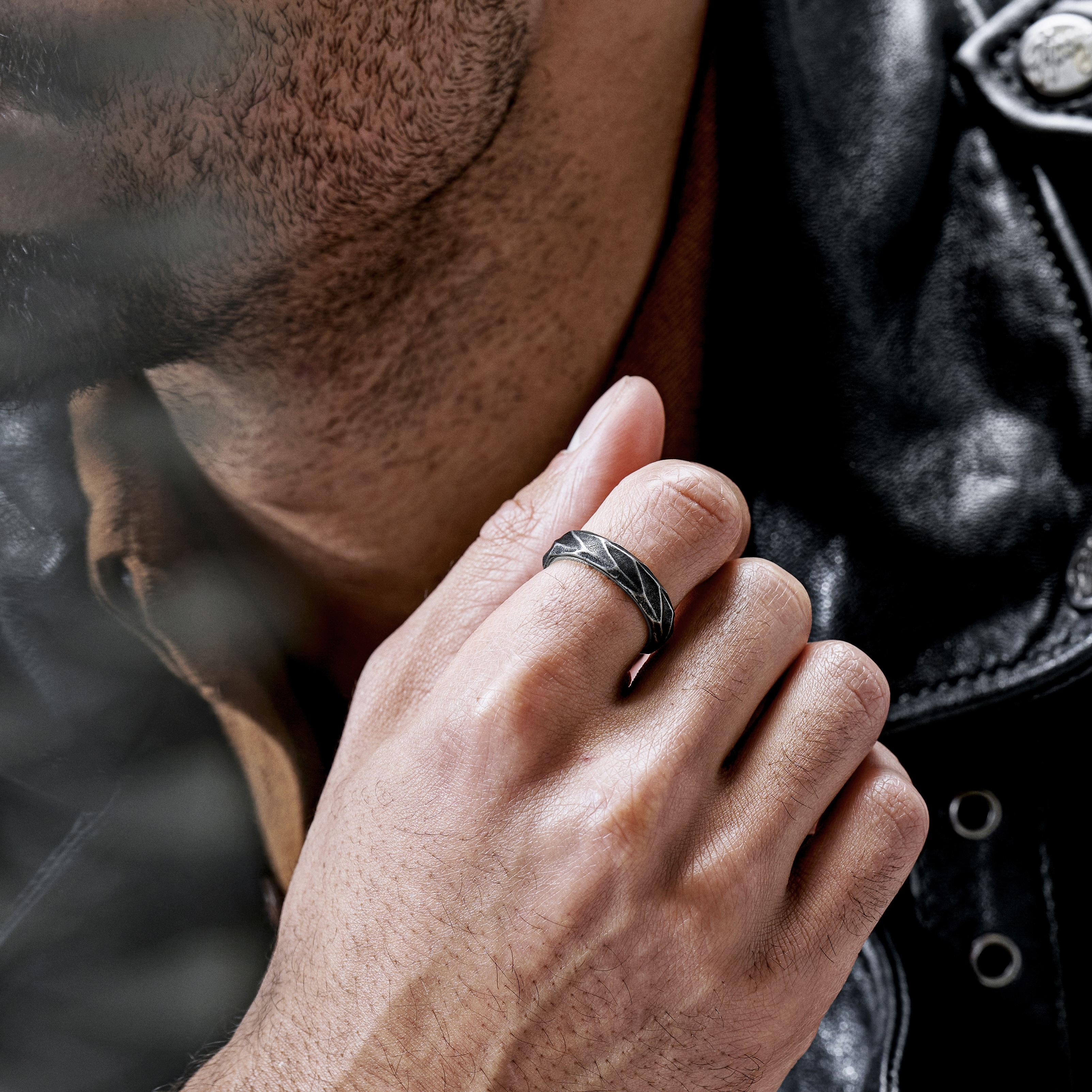 Bague en acier doré & noir vintage Pearce Crux - 4