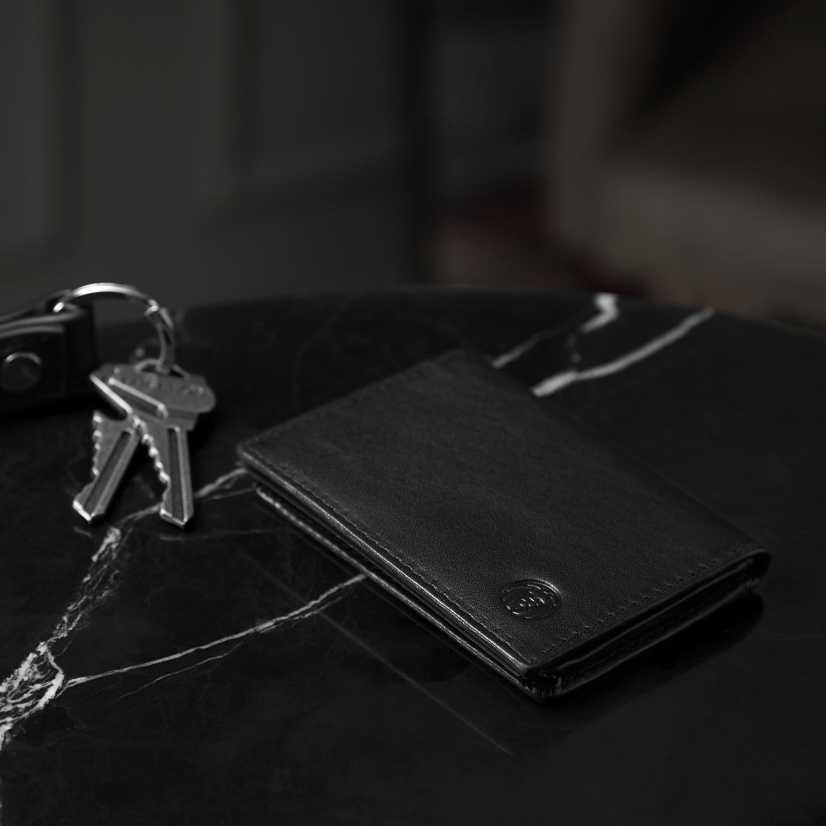 Portefeuille porte-passeport en cuir noir Jasper  - 3