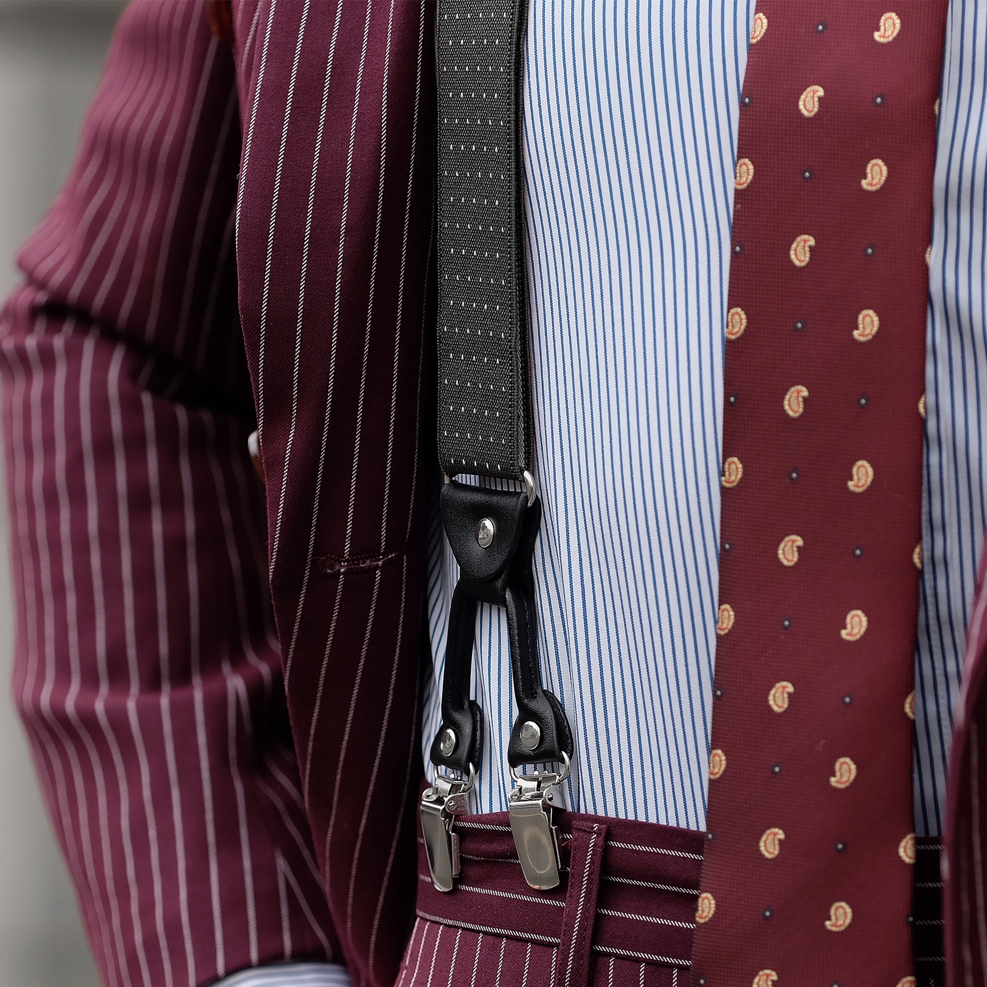 Široké puntíkované šedé šle na klip - 5