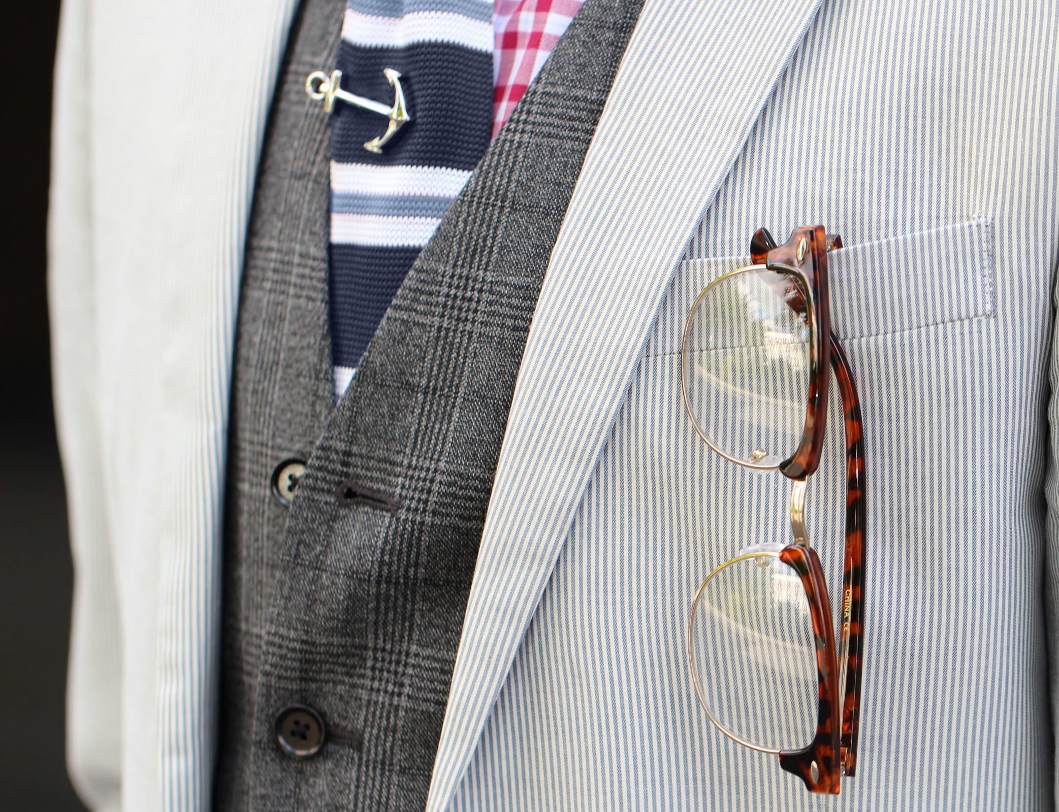 Niebieski krawat w paski z dzianiny - 4