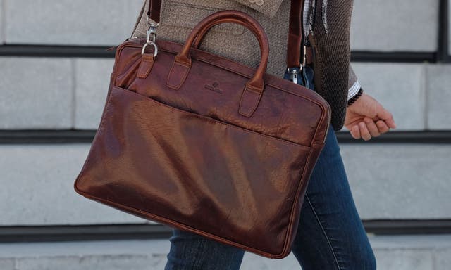 Whether a weekend getaway or something for the gym, the right men’s bag is something to never leave home without. 