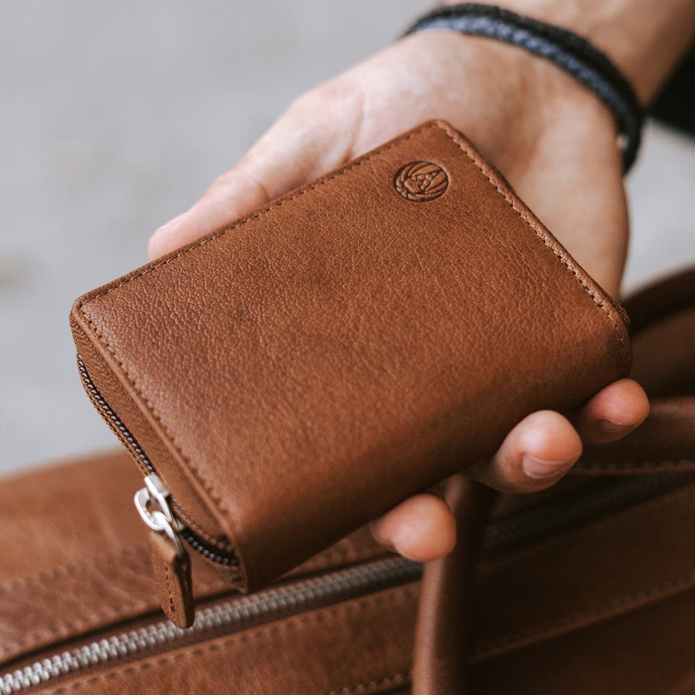 hover: Skórzane jasnobrązowe etui na karty California hover: Skórzane jasnobrązowe etui na karty California