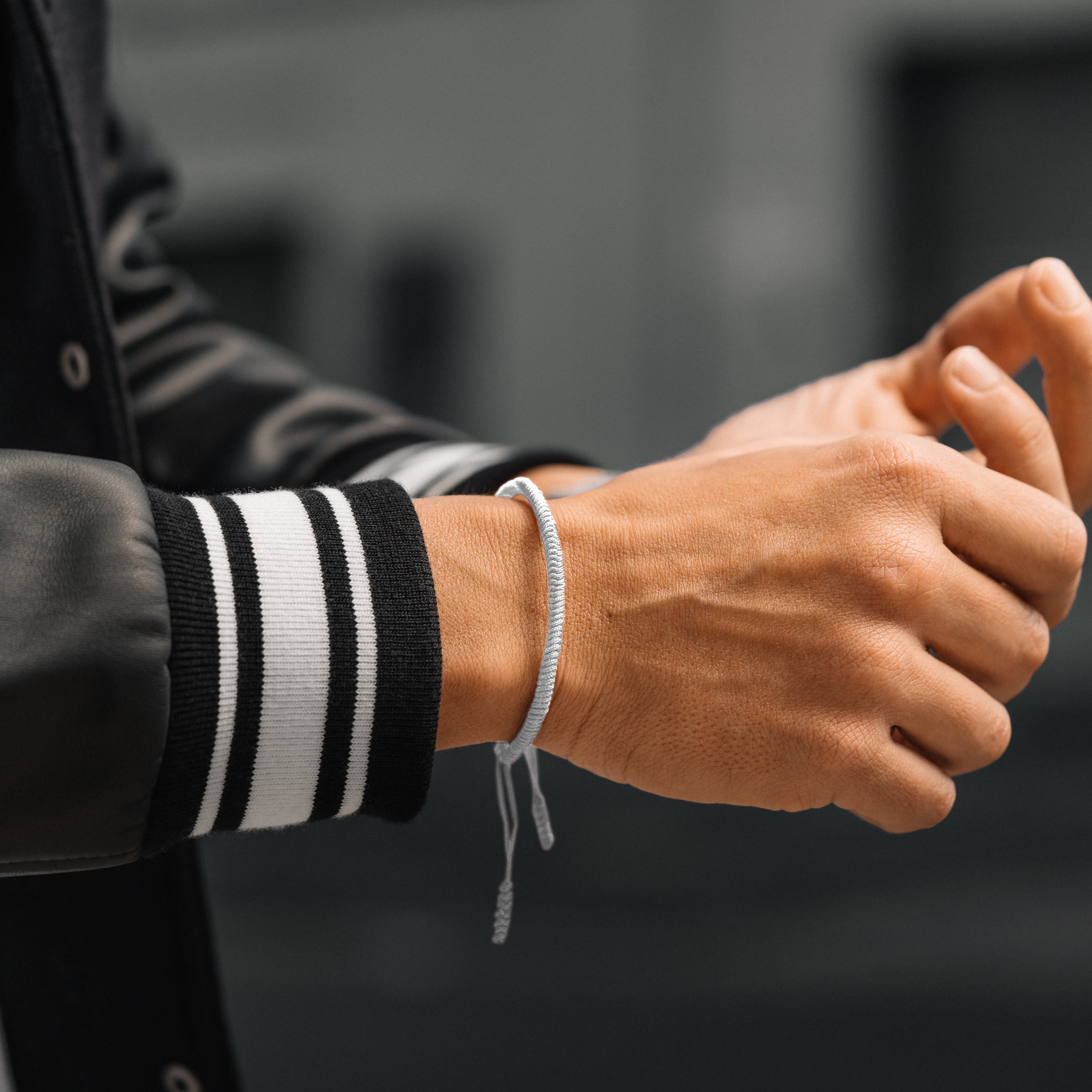 Pulsera con nudo de la suerte gris Whit  - 4