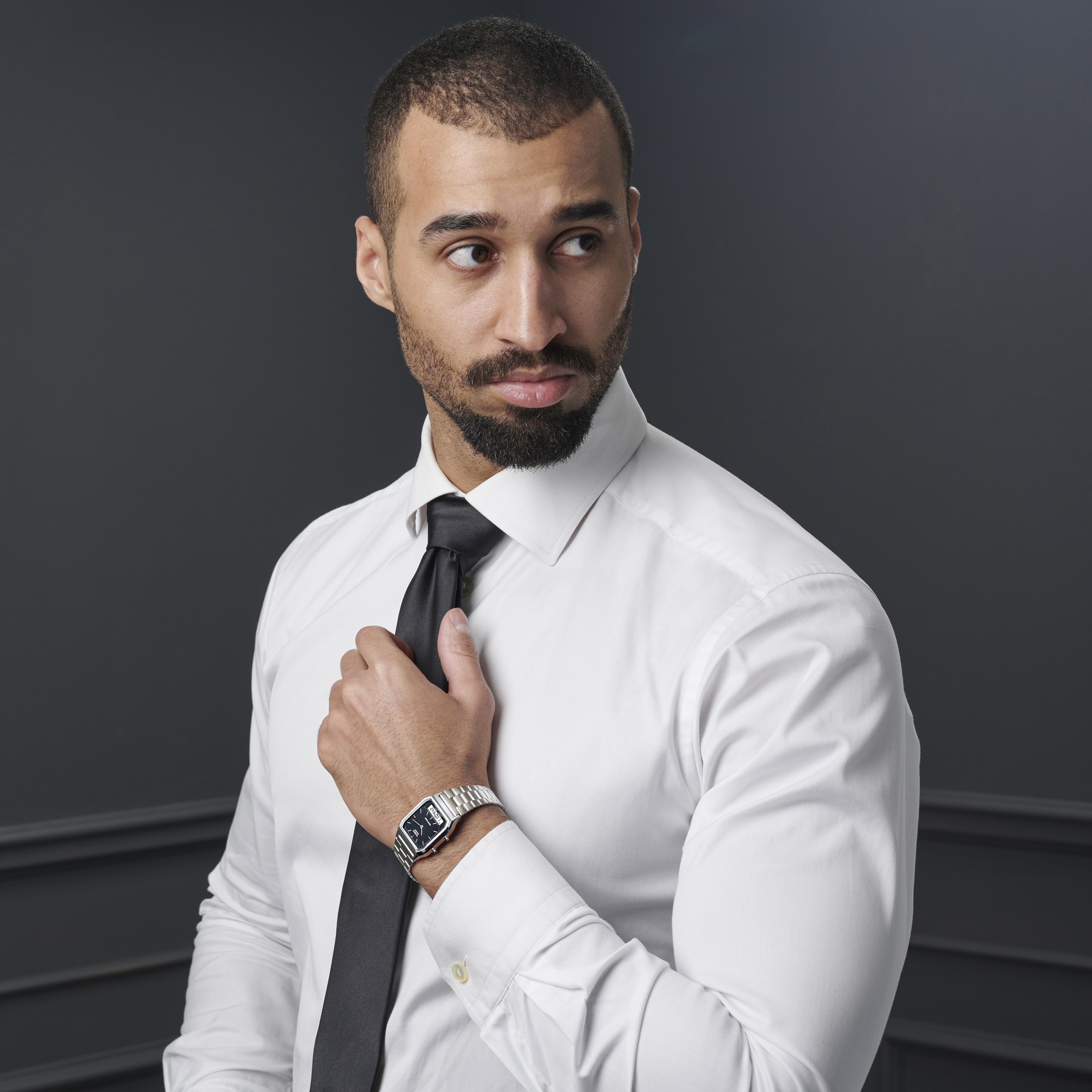 Reloj con cuadrado negro elegante - 5