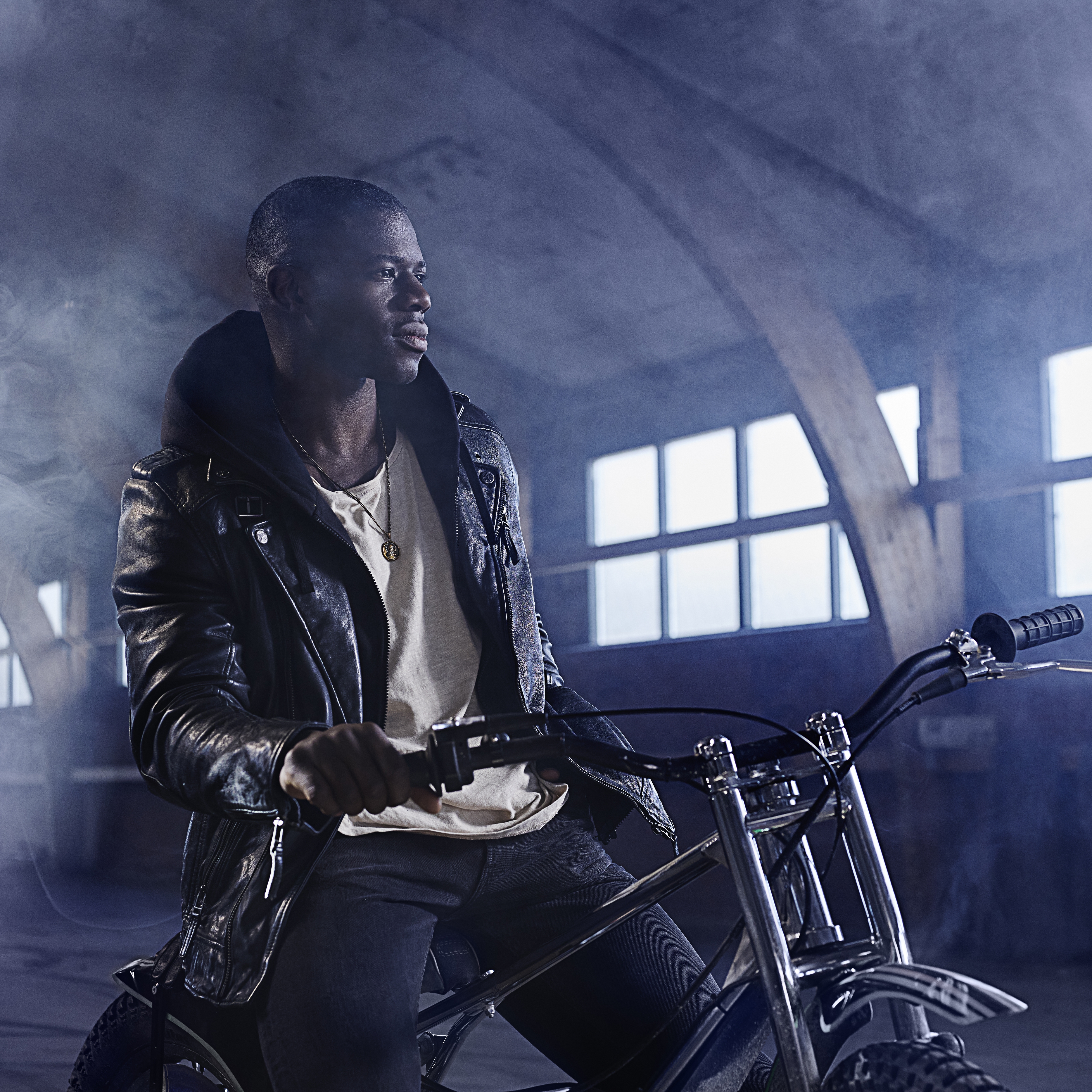 Sanctus | Collier en métal doré vintage à l'effigie de la Vierge Marie  - 4