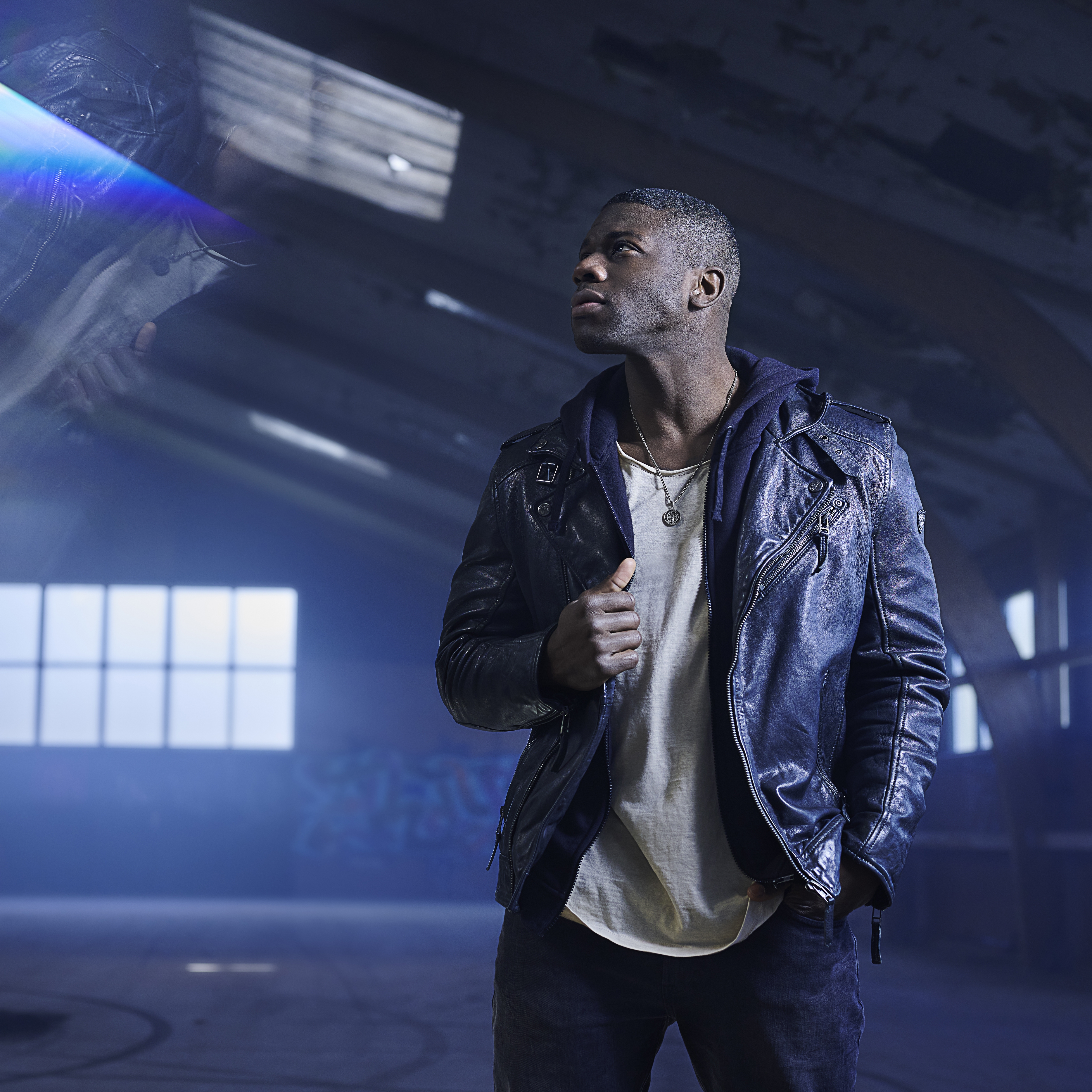 Sanctus | Vintage hopeanvärinen Elizabeth II -kaulakoru - 5