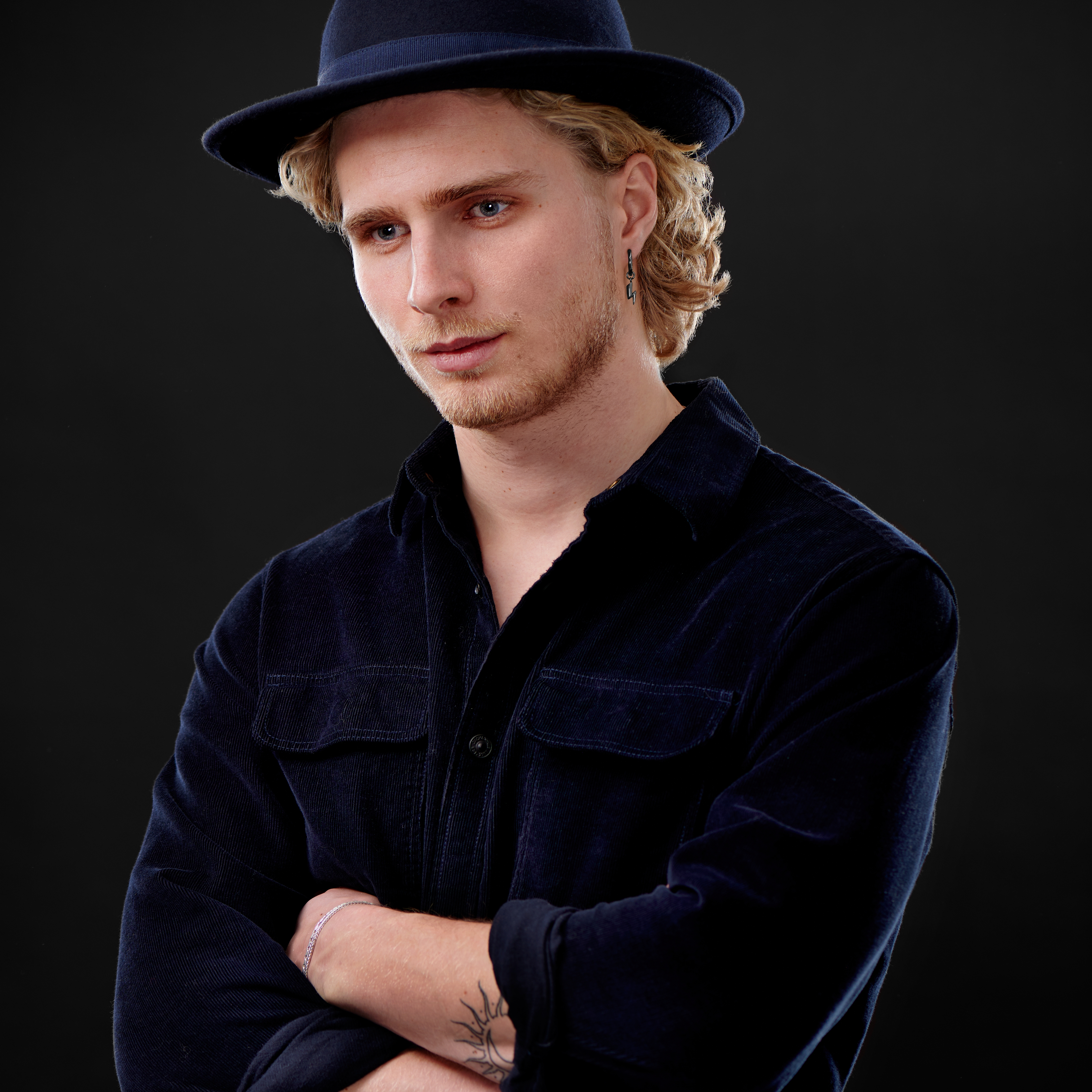 Sort Drop Hoop Stålørering m. Lyn Vedhæng - 3