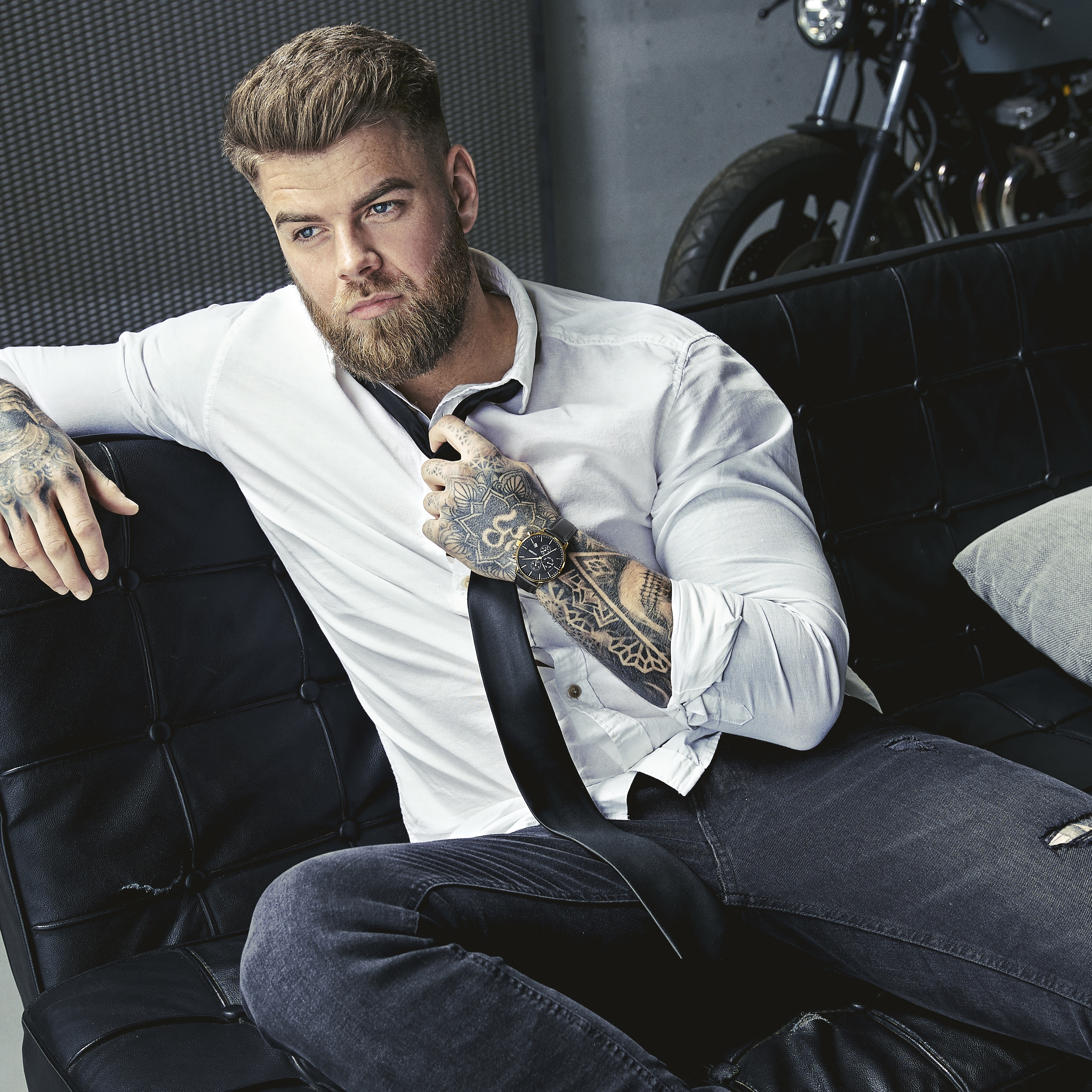 Ternion | Musta ja kullanvärinen kahden aikavyöhykkeen kello - 4