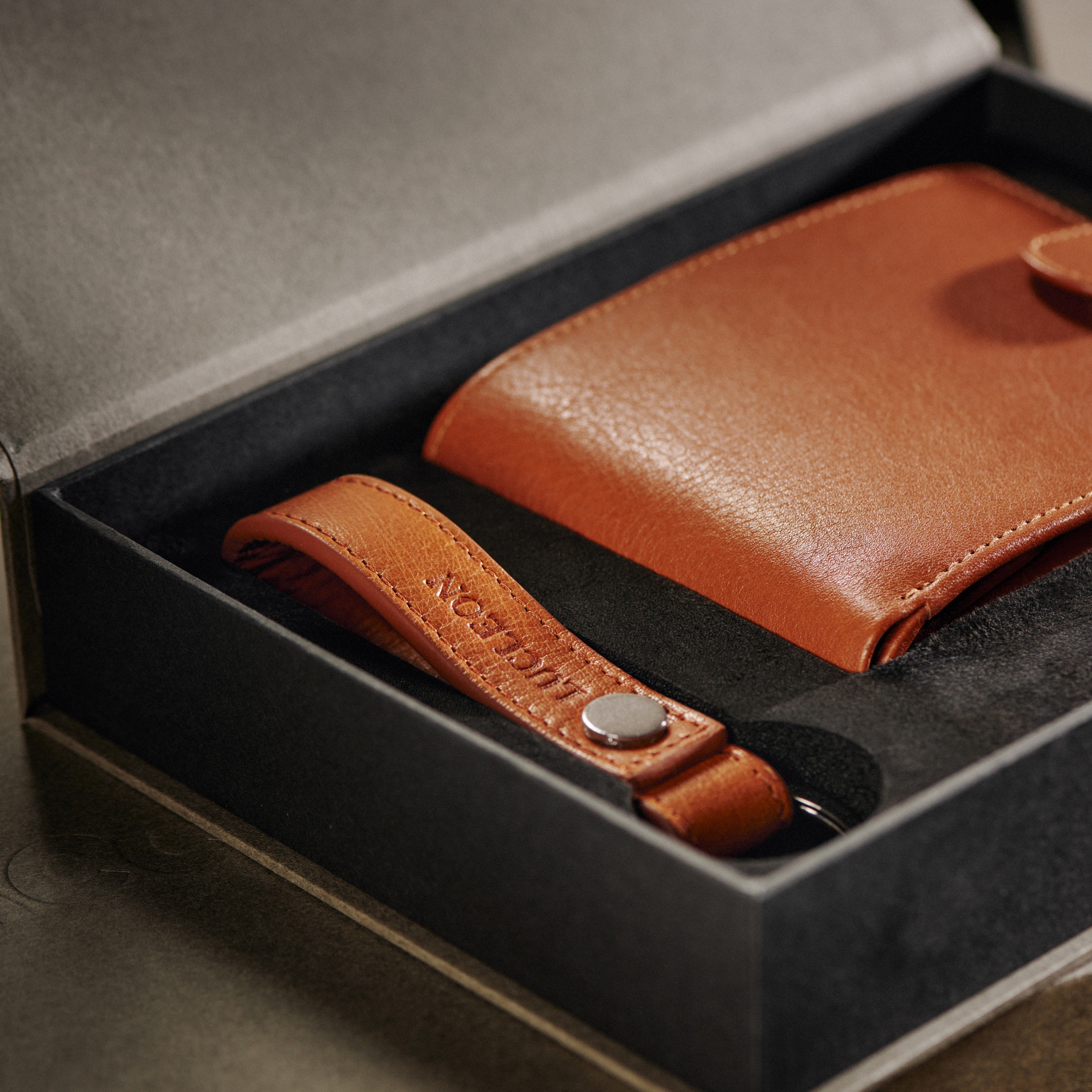 Brūns bifeļa ādas naudas maka dāvanu komplekts ar RFID aizsardzību - 6