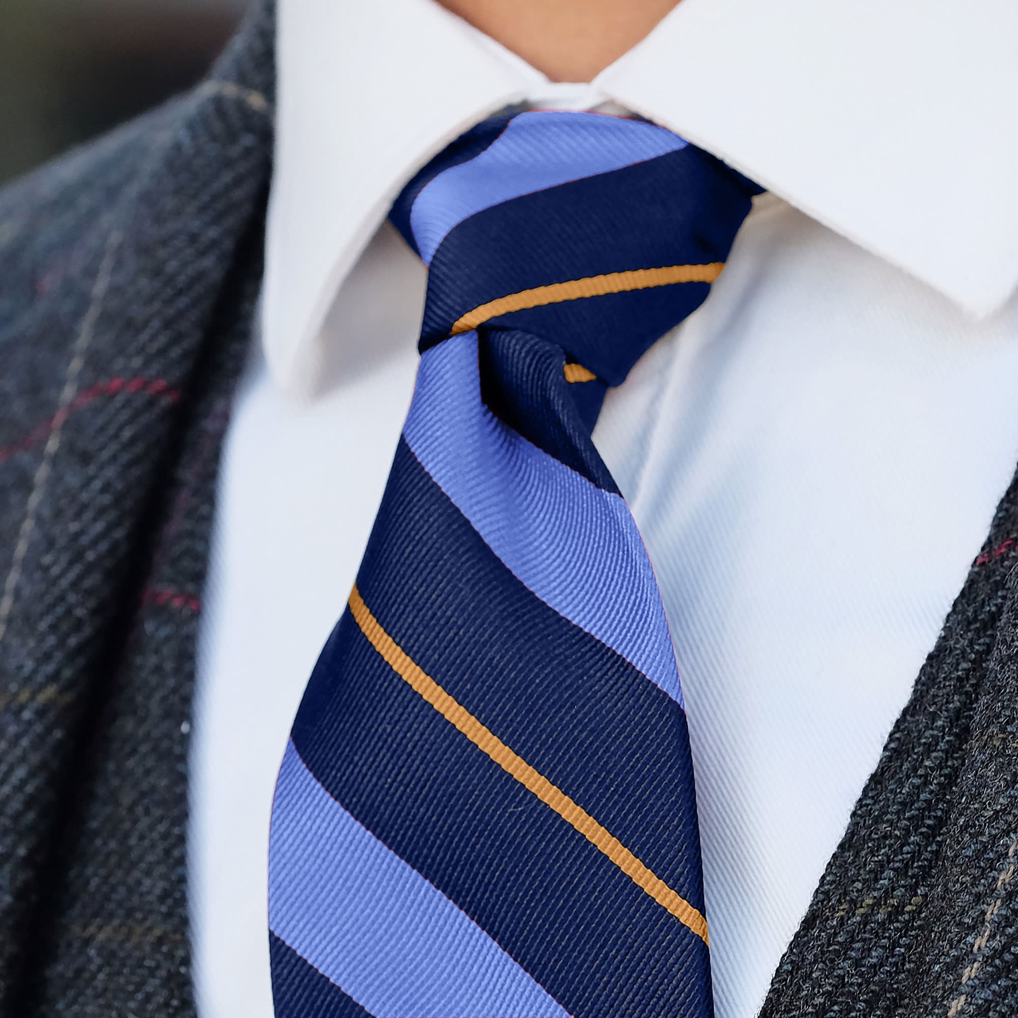 Pastel- en Marineblauw Gestreepte 8 cm Brede Zijden Stropdas met Goudkleurig Accent - 3