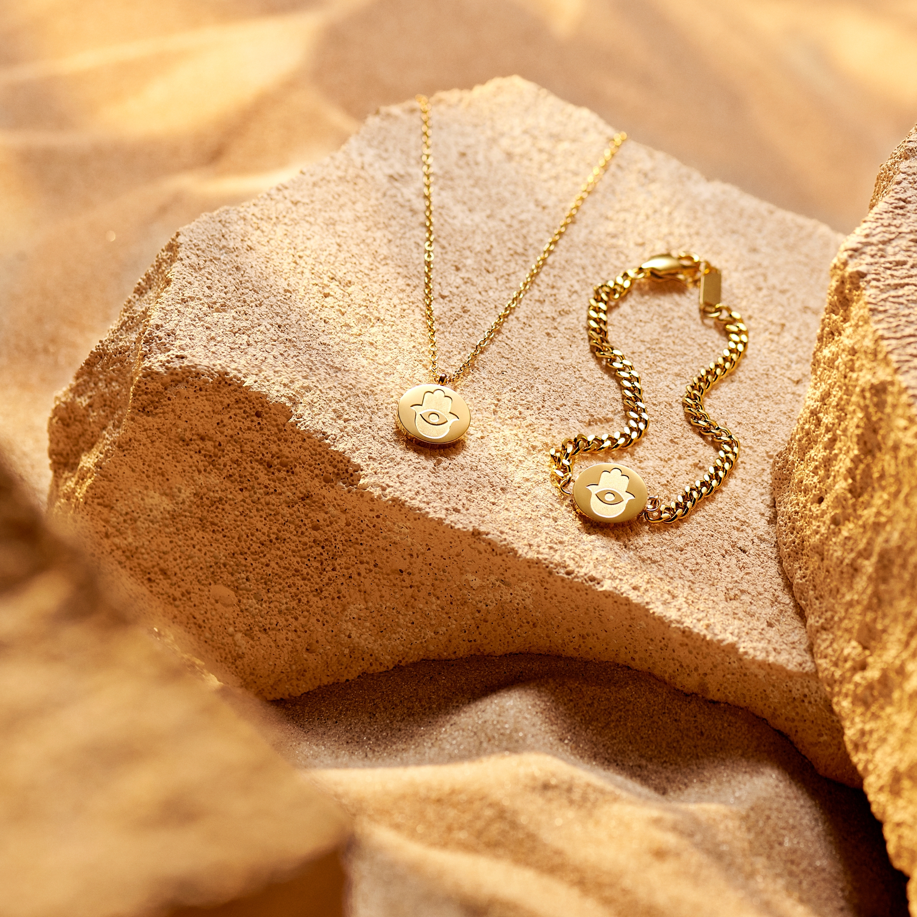 Unity | Goldfarbene Hamsa-Hand-Halskette - 3